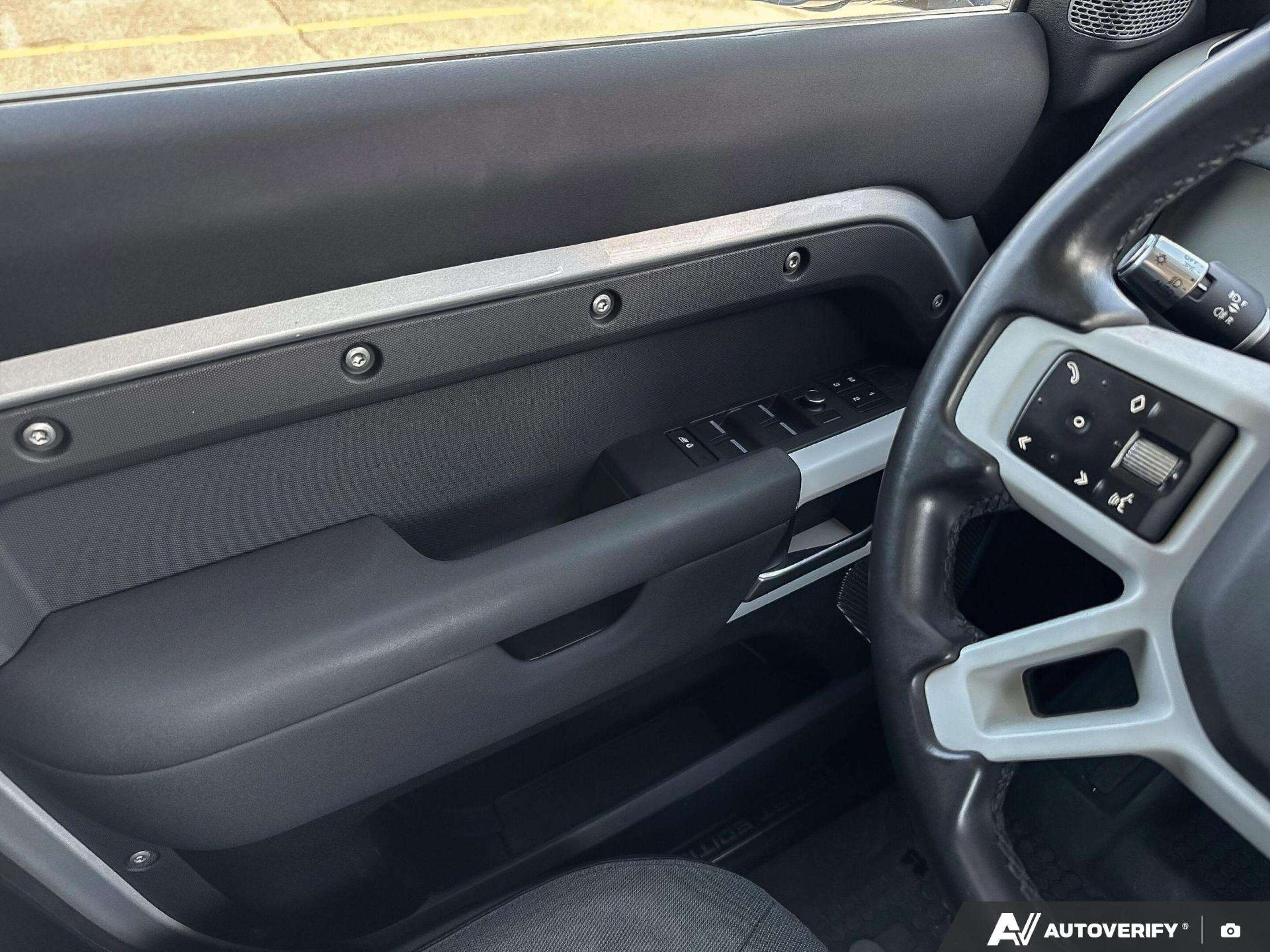 2020 Land Rover Defender First Edition Local One Owner Trade thumb 18