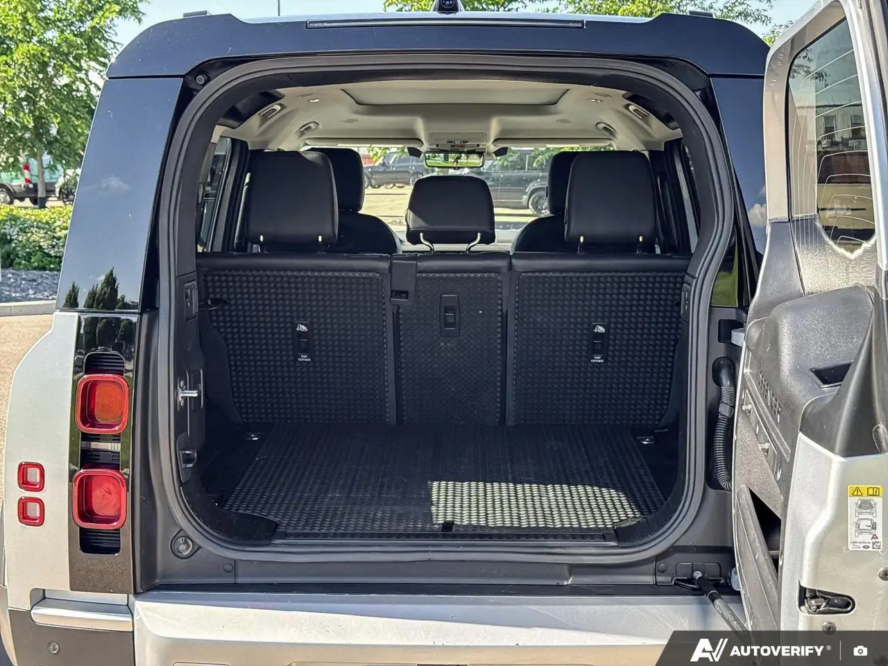 Land Rover Defender photo Land Rover Defender