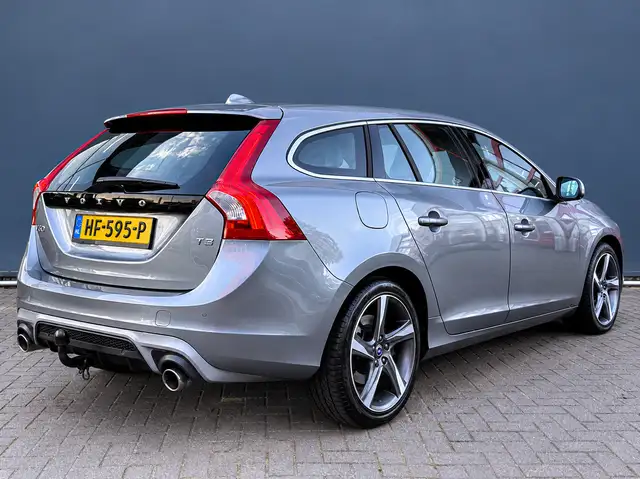 Volvo V60 view 2