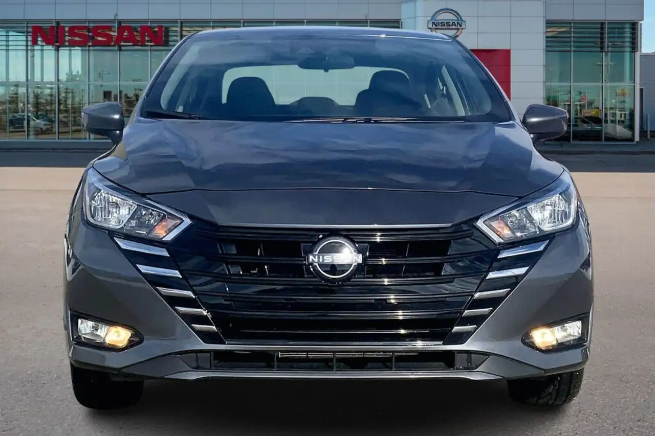 Nissan Versa снимка Nissan Versa