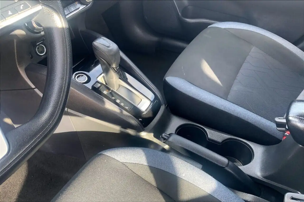 Nissan Versa снимка Nissan Versa