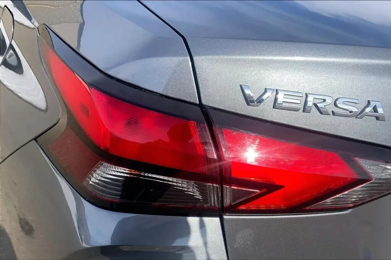 Nissan Versa снимка Nissan Versa