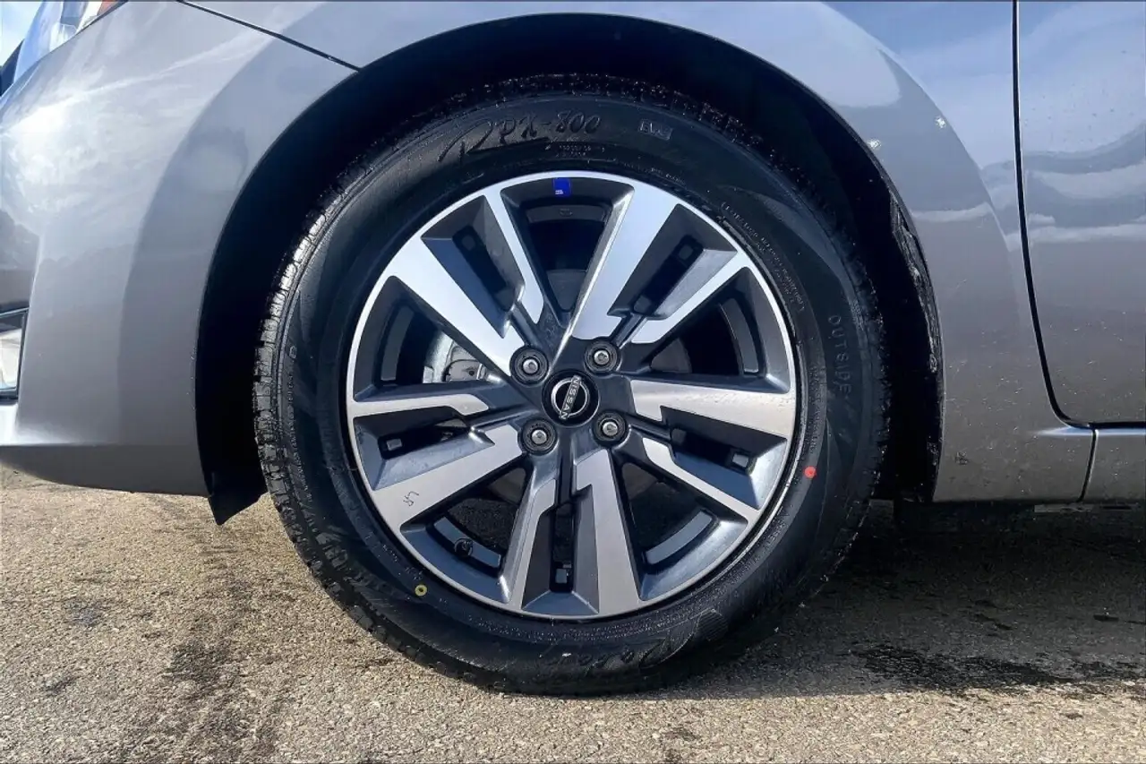 Nissan Versa снимка Nissan Versa