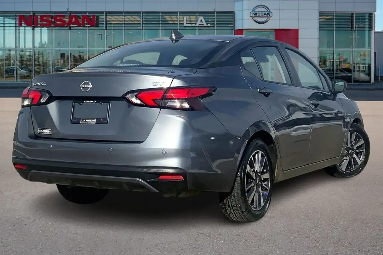 Nissan Versa снимка Nissan Versa
