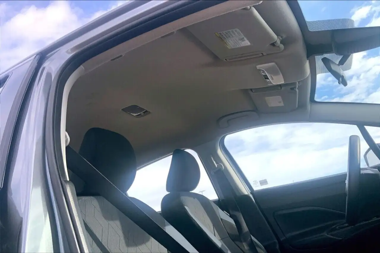 Nissan Versa снимка Nissan Versa
