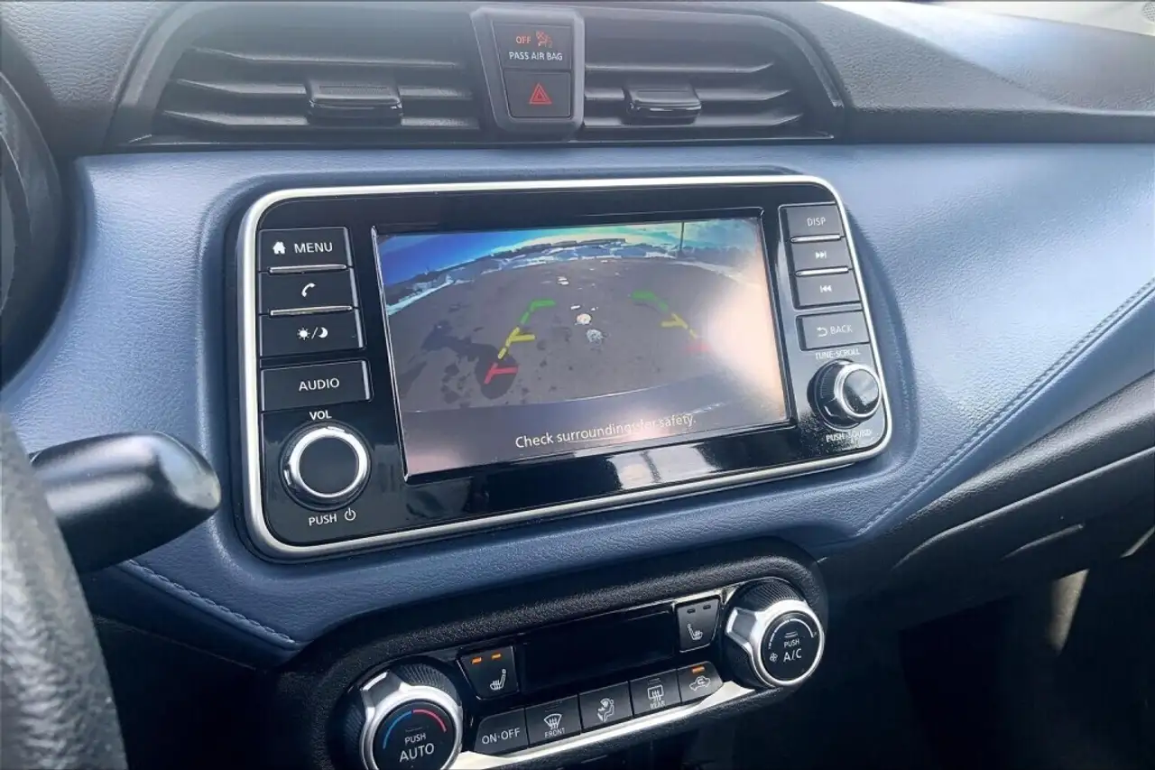 Nissan Versa снимка Nissan Versa