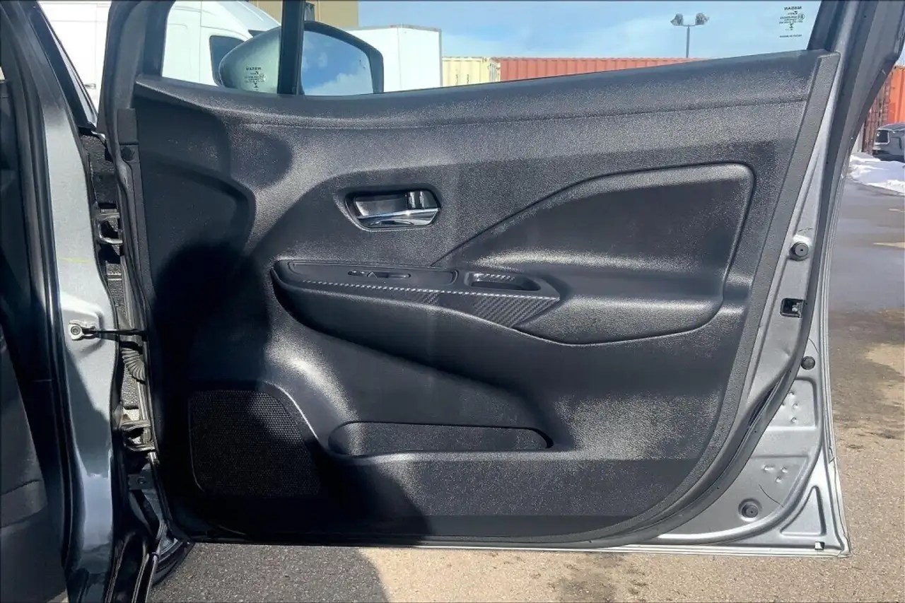 Nissan Versa снимка Nissan Versa