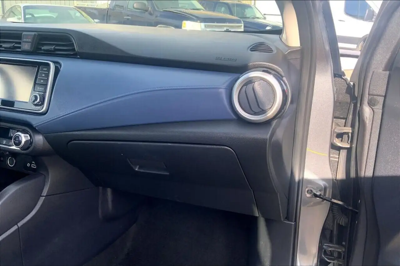 Nissan Versa снимка Nissan Versa