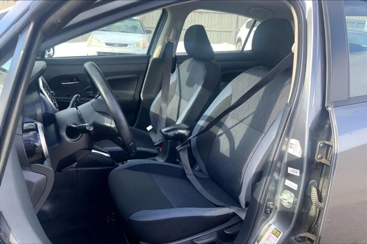 Nissan Versa снимка Nissan Versa