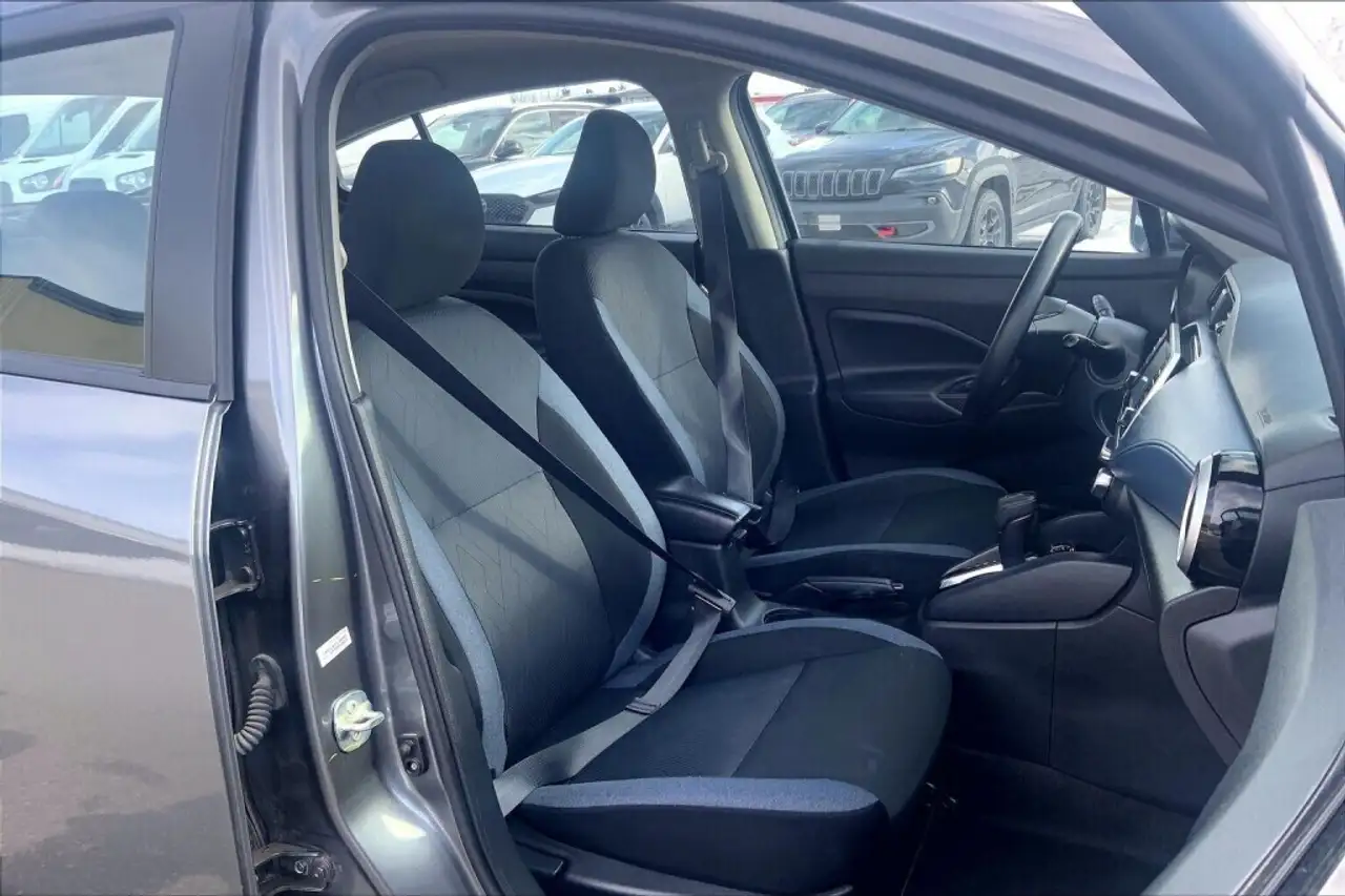 Nissan Versa снимка Nissan Versa