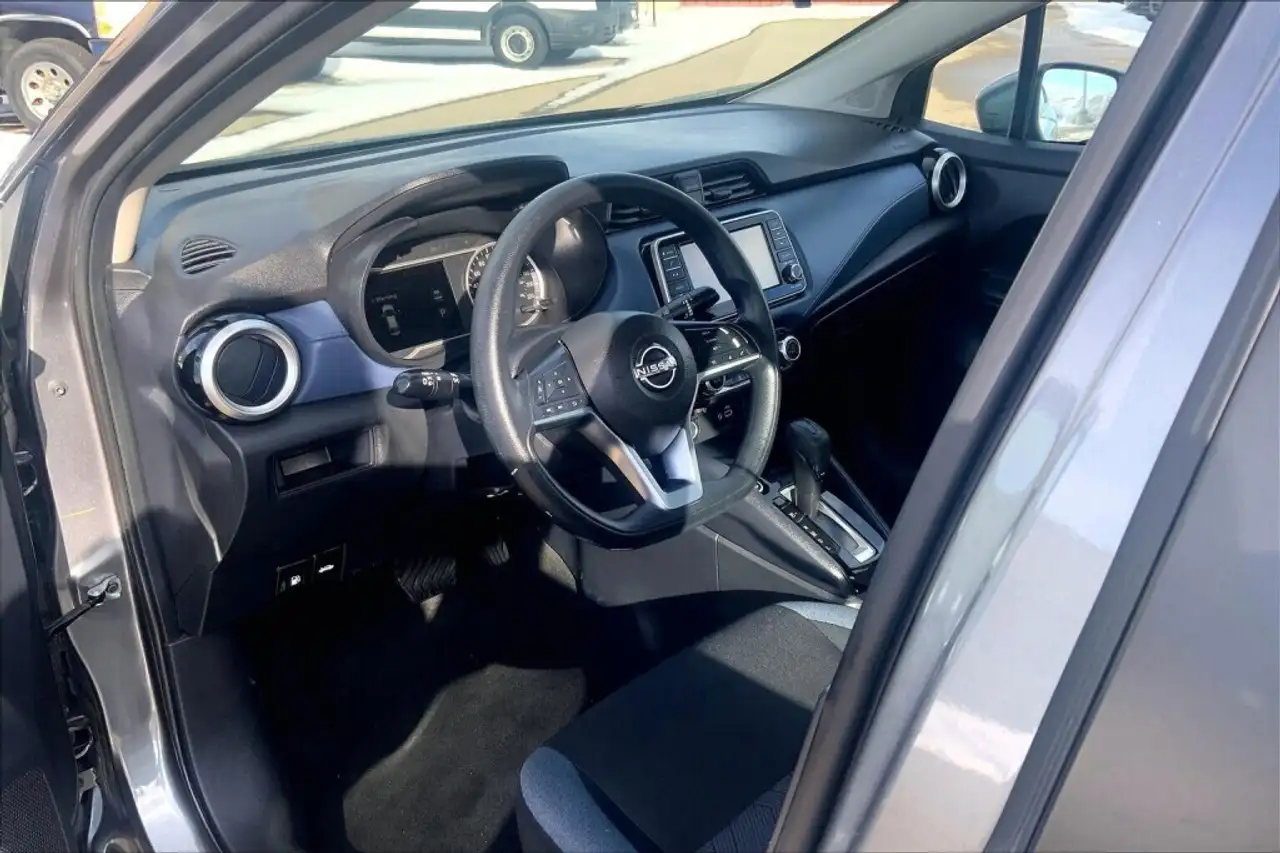 Nissan Versa снимка Nissan Versa