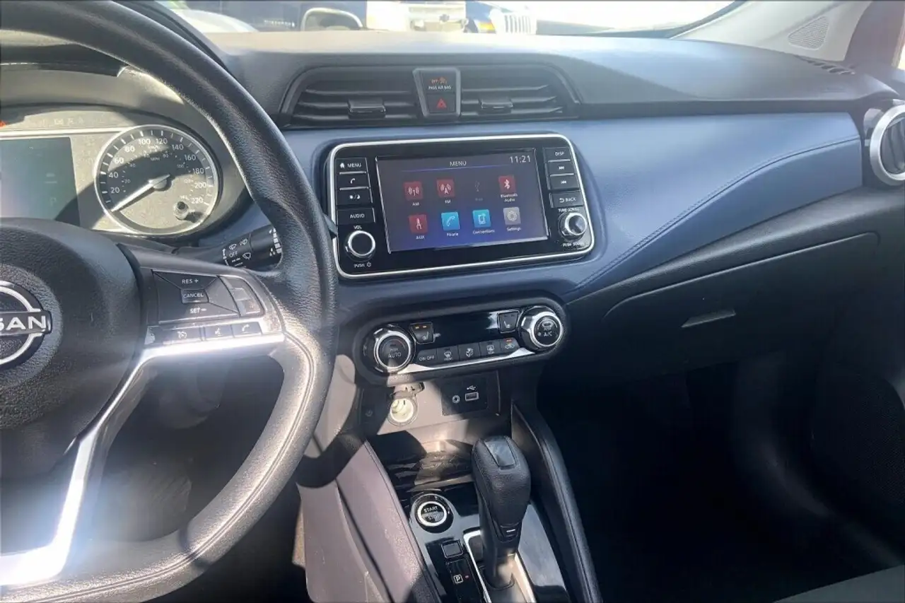 Nissan Versa снимка Nissan Versa
