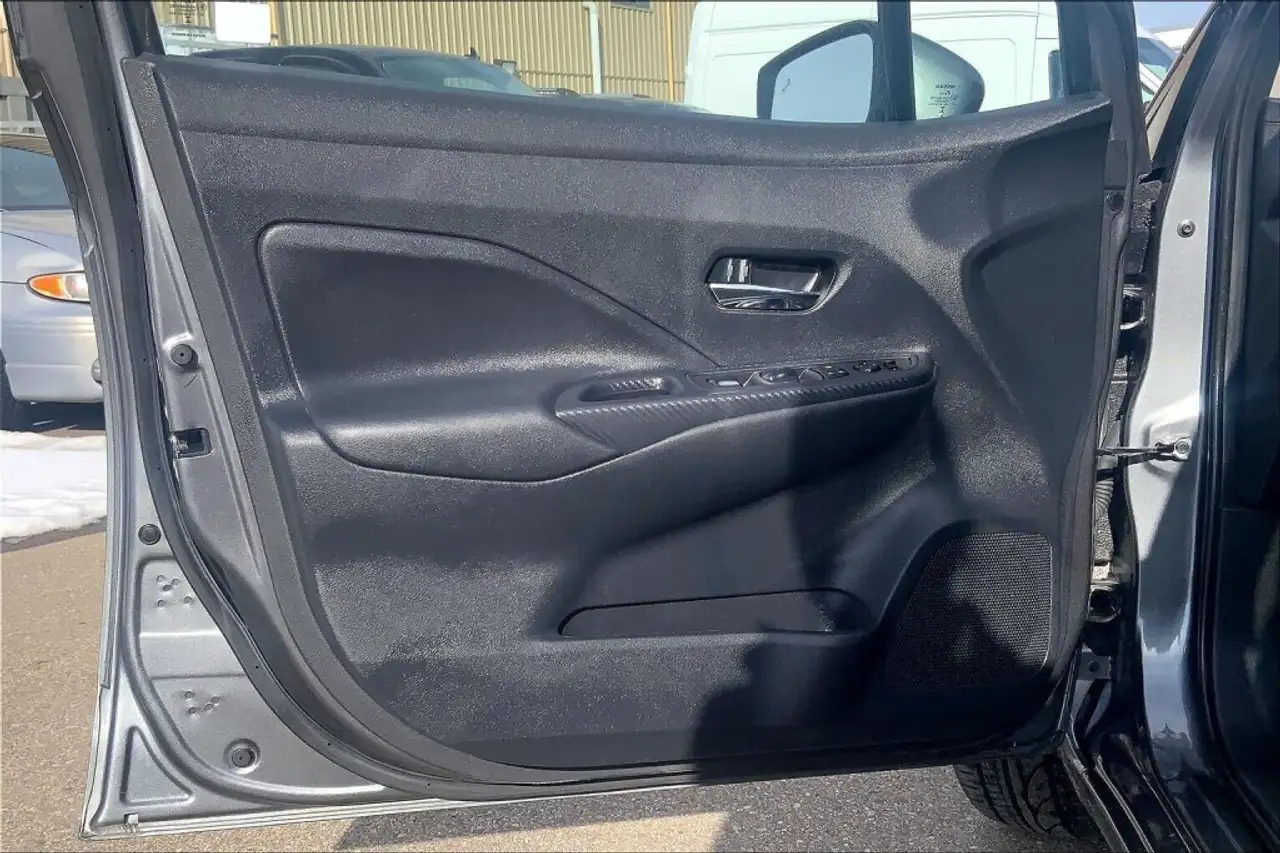 Nissan Versa снимка Nissan Versa