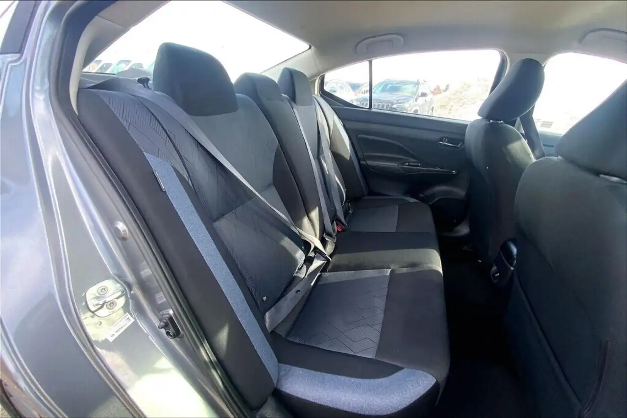 Nissan Versa снимка Nissan Versa