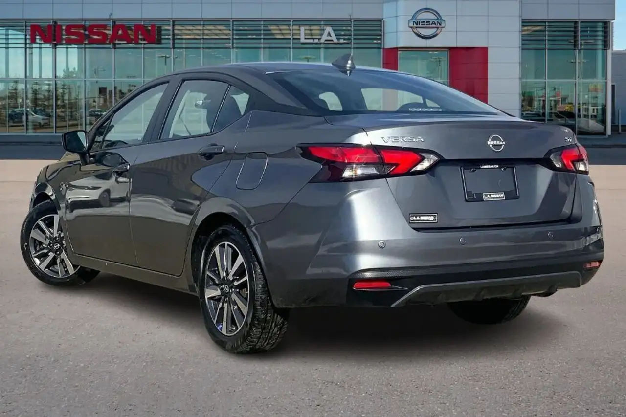 Nissan Versa снимка Nissan Versa