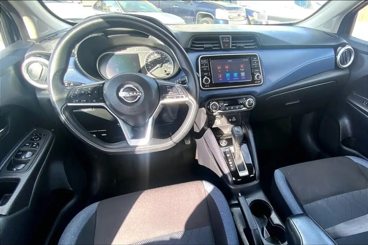 Nissan Versa снимка Nissan Versa