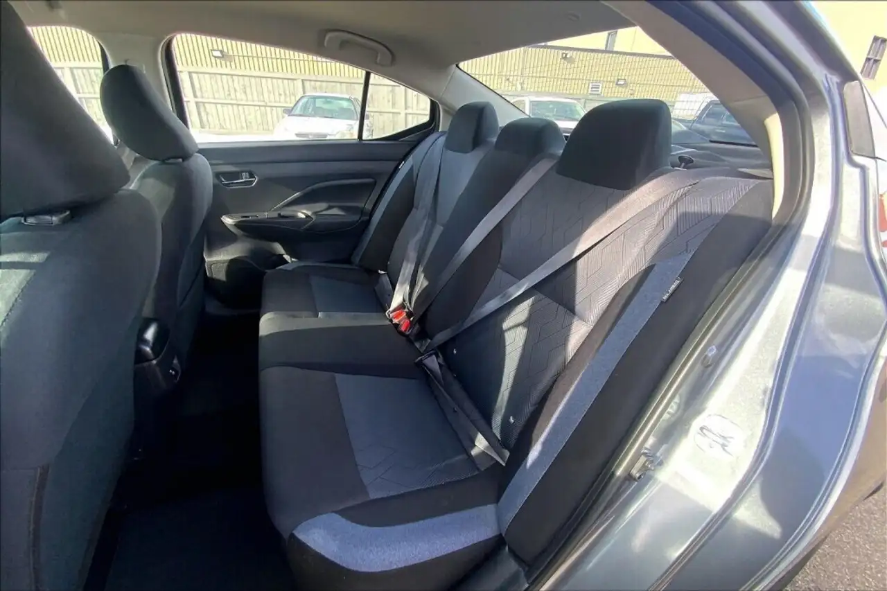 Nissan Versa снимка Nissan Versa