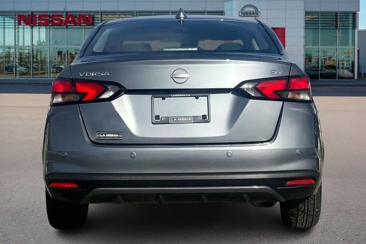 Nissan Versa снимка Nissan Versa