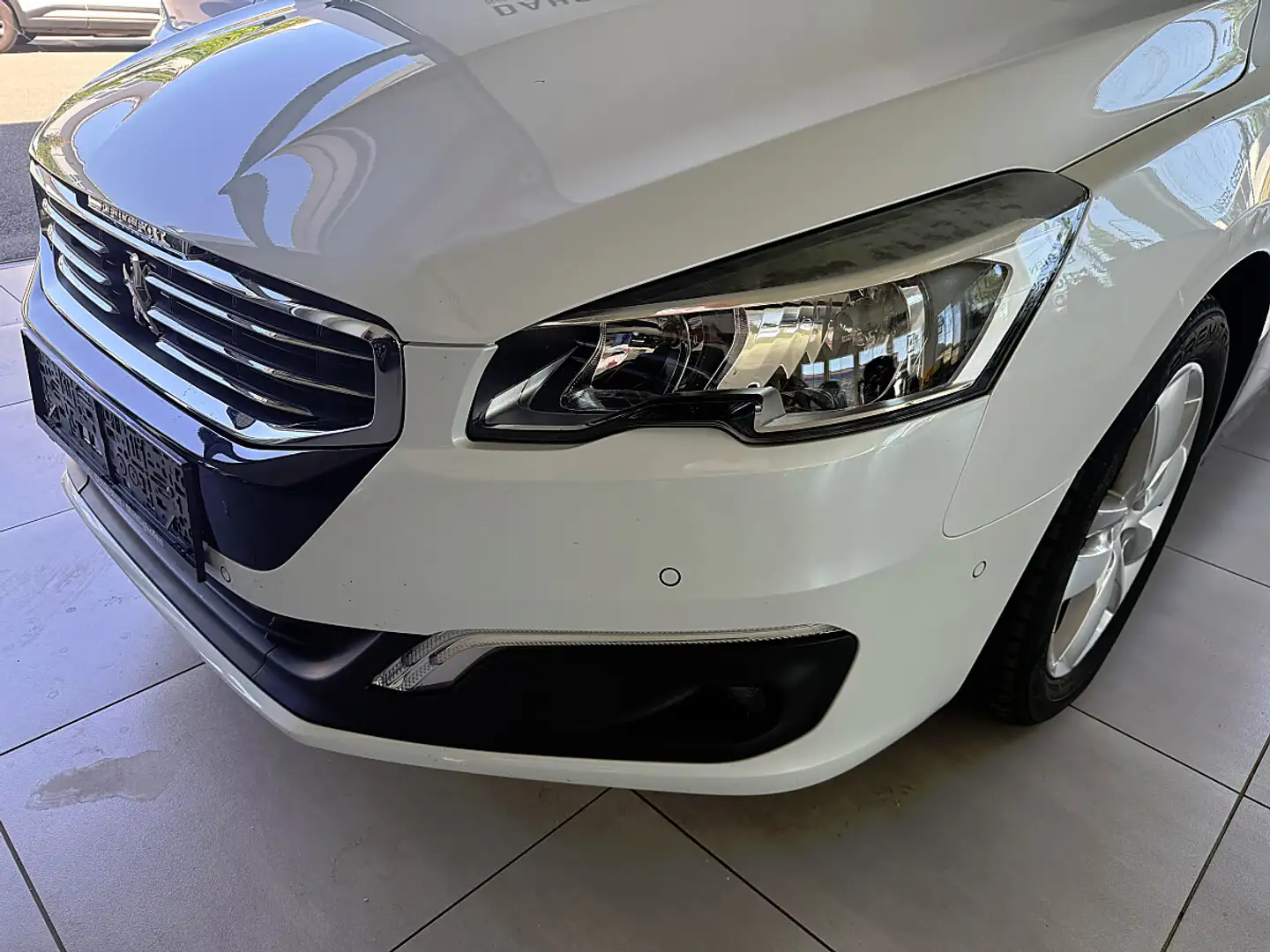 Peugeot 508 SW 2,0 HDI 140 FAP Professional Line Weiß - 2