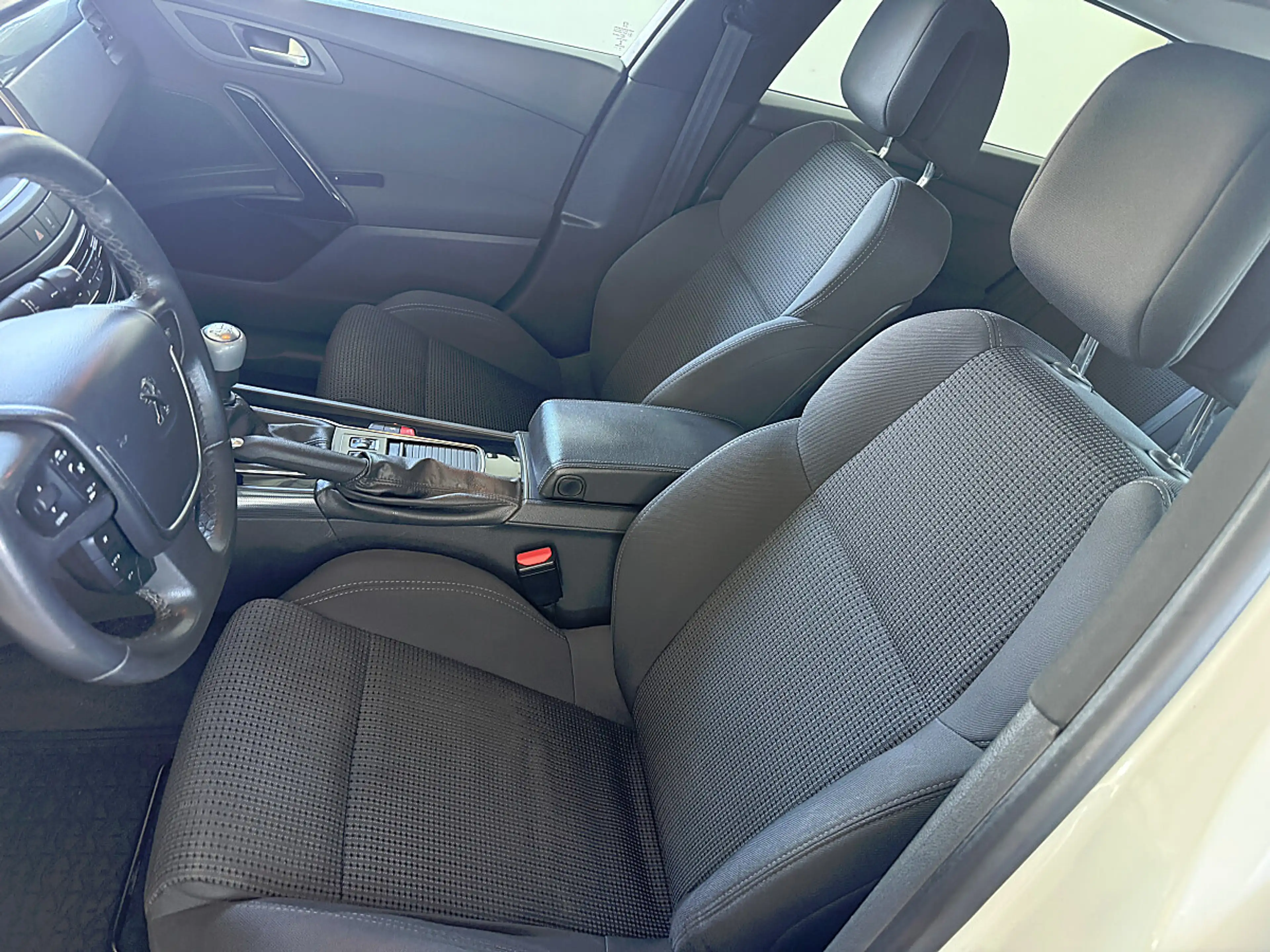 Peugeot 508 SW 2,0 HDI 140 FAP Professional Line — photo 9