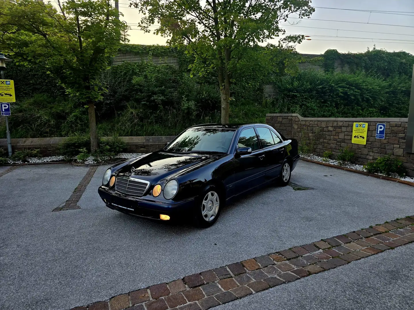 Mercedes-Benz E 200 E 200 Classic CDI Kék - 1