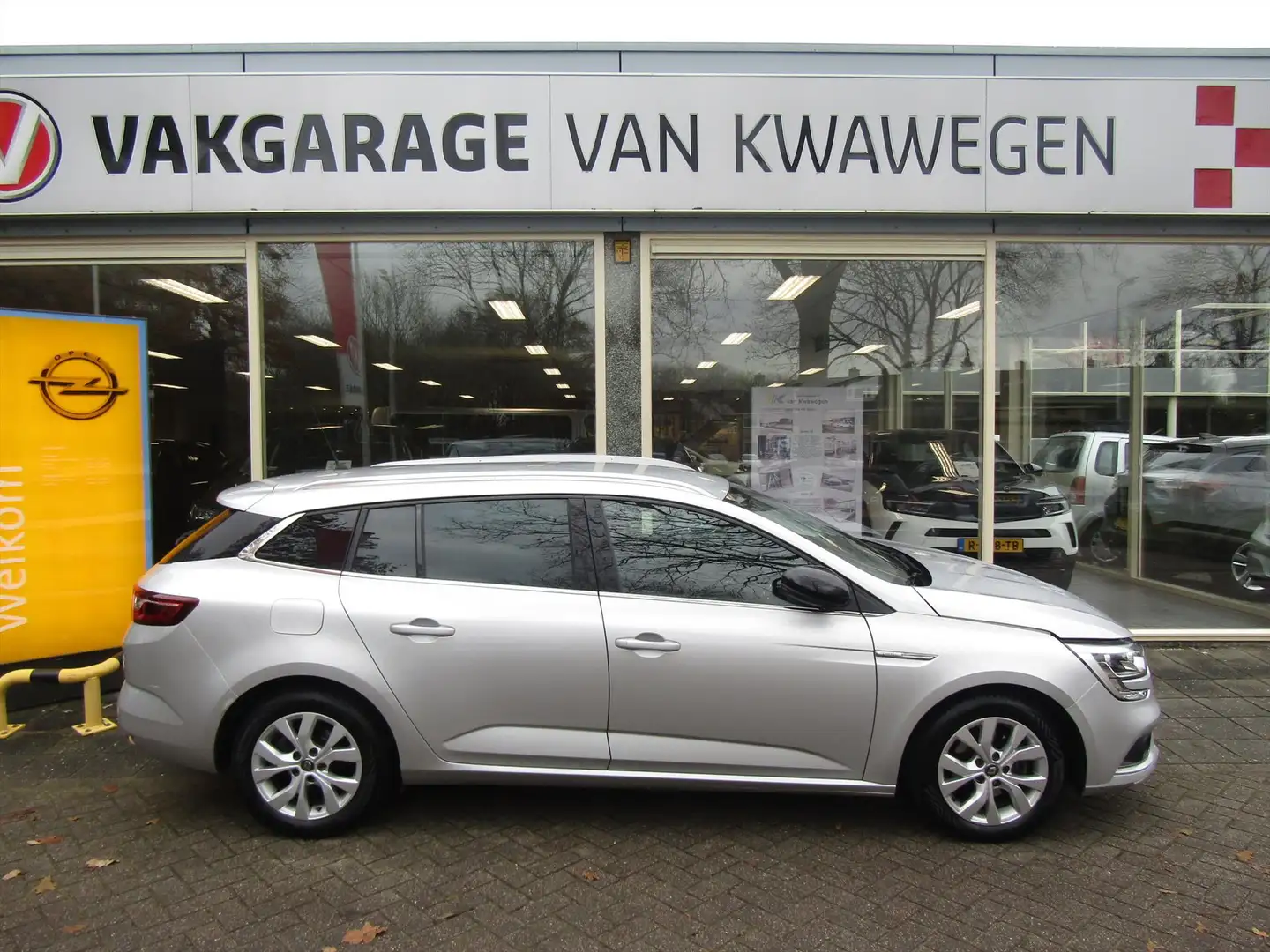Renault Megane Estate 1.5 DCi 115 pk LIMITED NAVI CAMERA INCL BTW Zilver - 1
