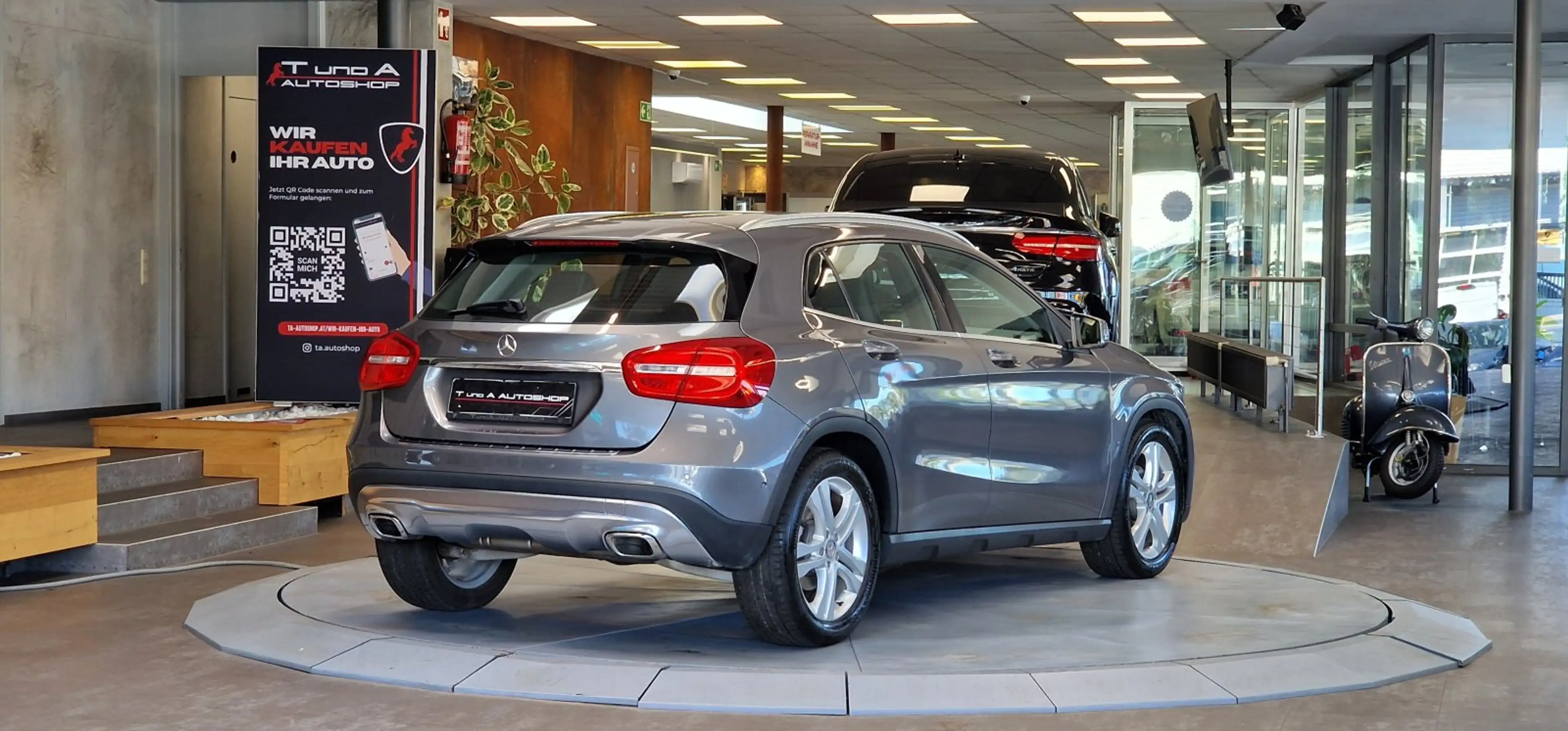 Mercedes-Benz GLA 180 CDI 1-Hand *Navi*Dachreling*18Zoll*Bi-Xenon* — photo 7