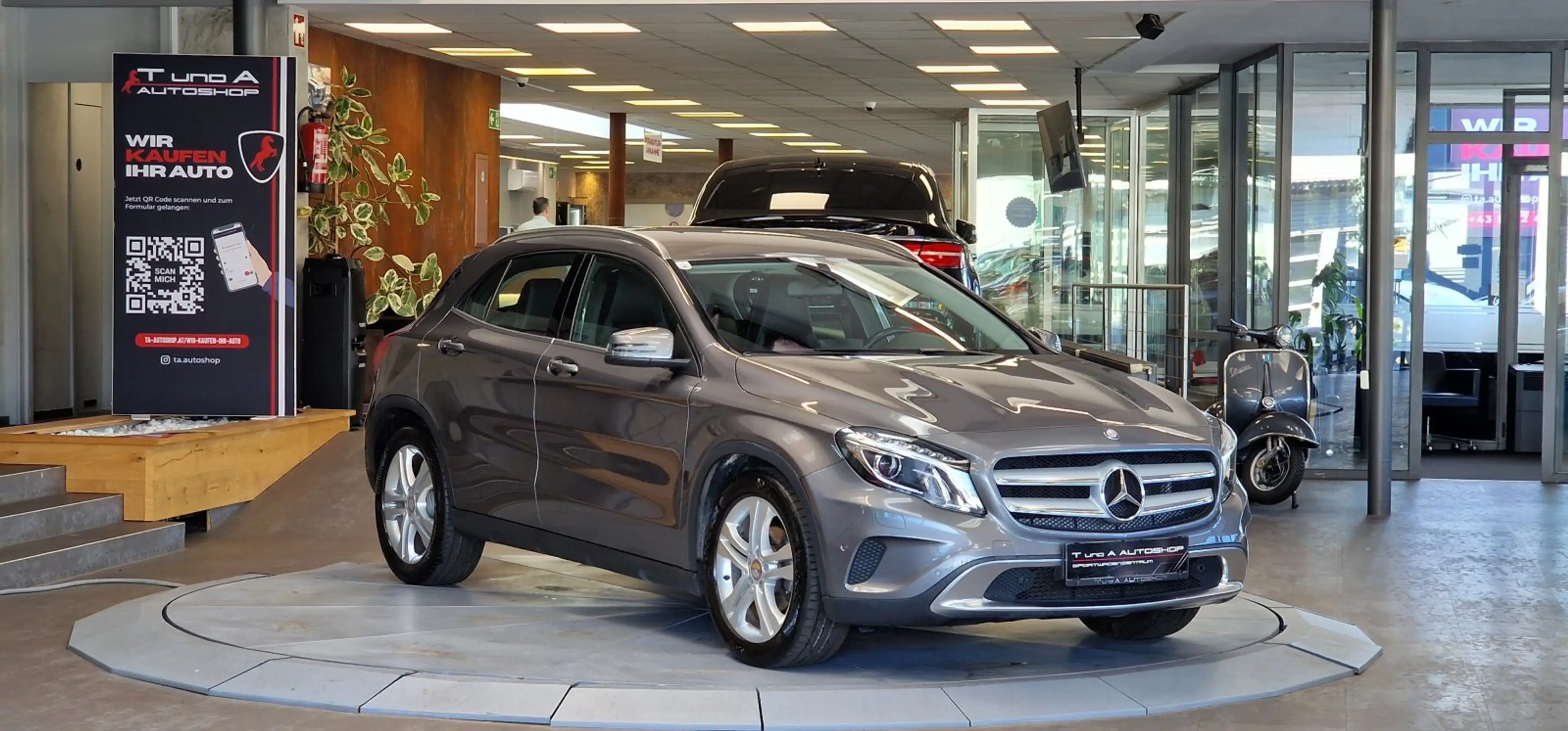 Mercedes-Benz GLA 180 CDI 1-Hand *Navi*Dachreling*18Zoll*Bi-Xenon* — photo 3