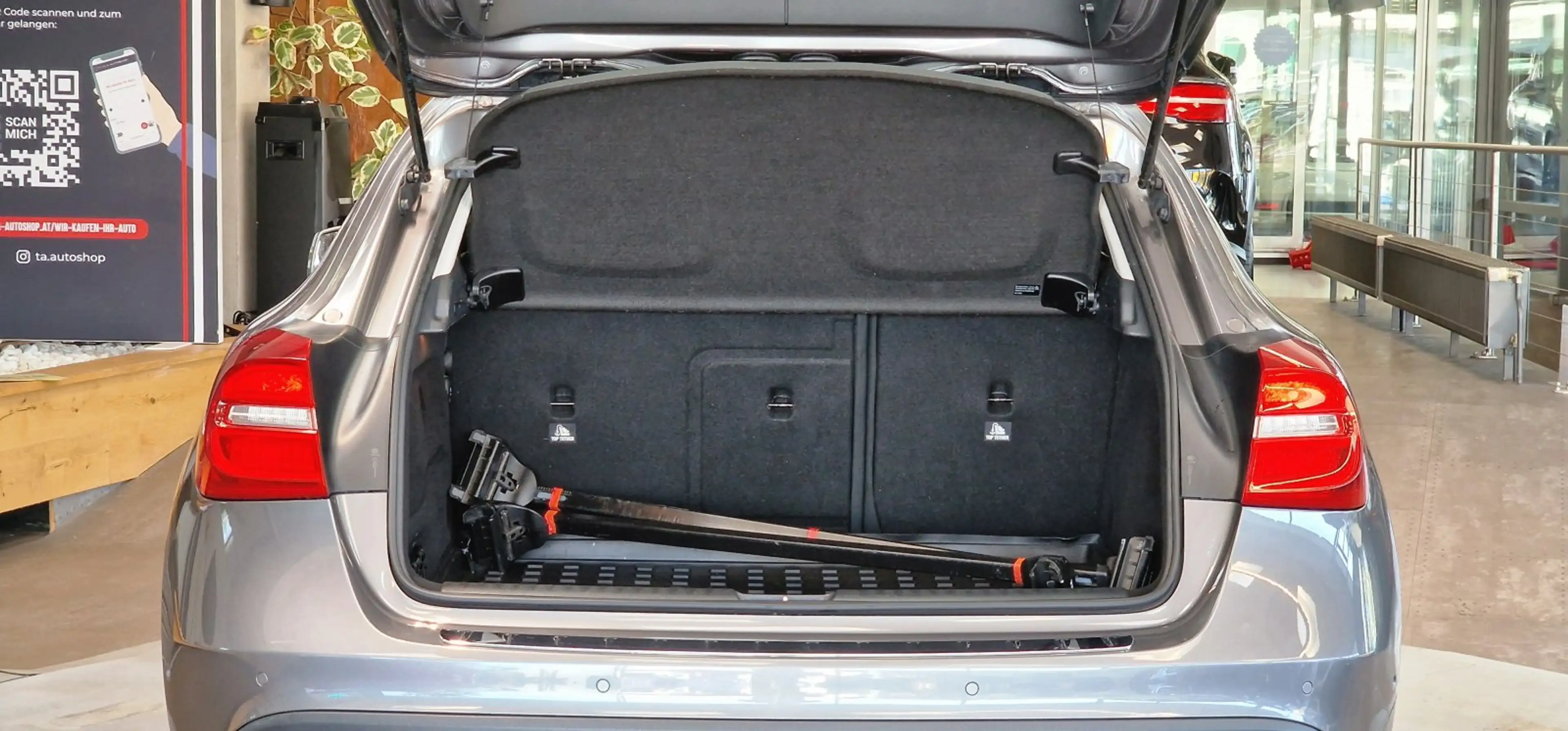 Mercedes-Benz GLA 180 CDI 1-Hand *Navi*Dachreling*18Zoll*Bi-Xenon* — photo 9