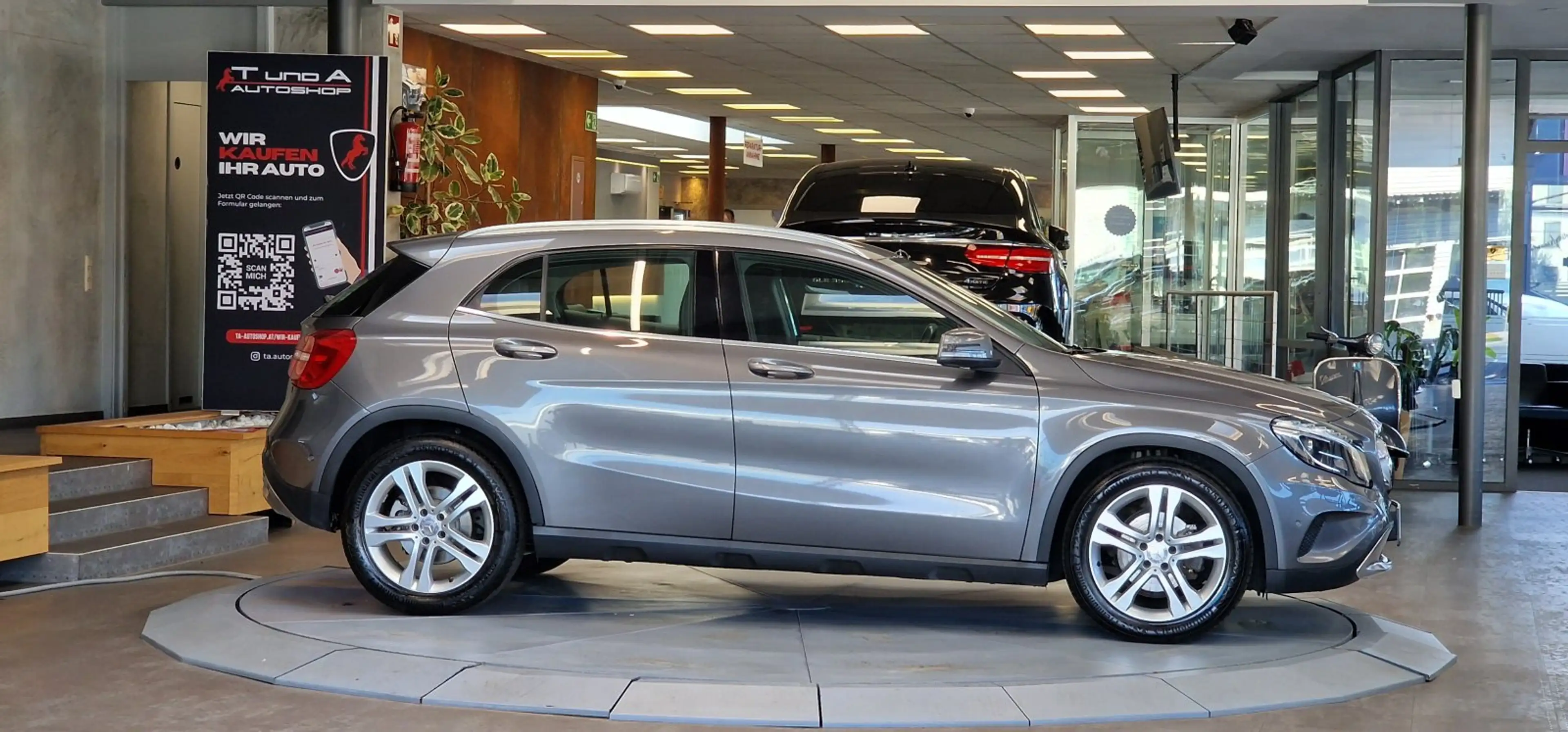 Mercedes-Benz GLA 180 CDI 1-Hand *Navi*Dachreling*18Zoll*Bi-Xenon* — photo 5