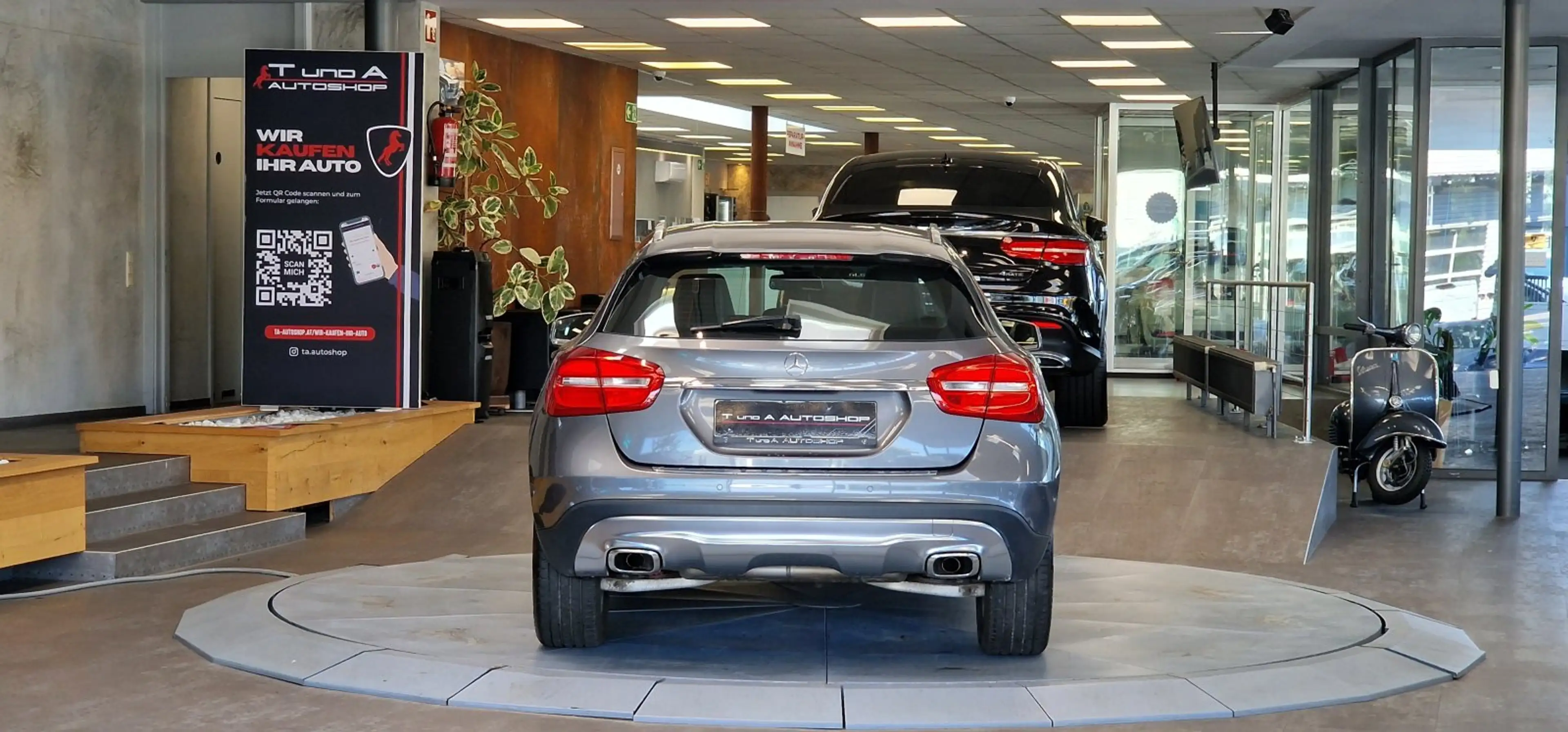 Mercedes-Benz GLA 180 CDI 1-Hand *Navi*Dachreling*18Zoll*Bi-Xenon* — photo 8