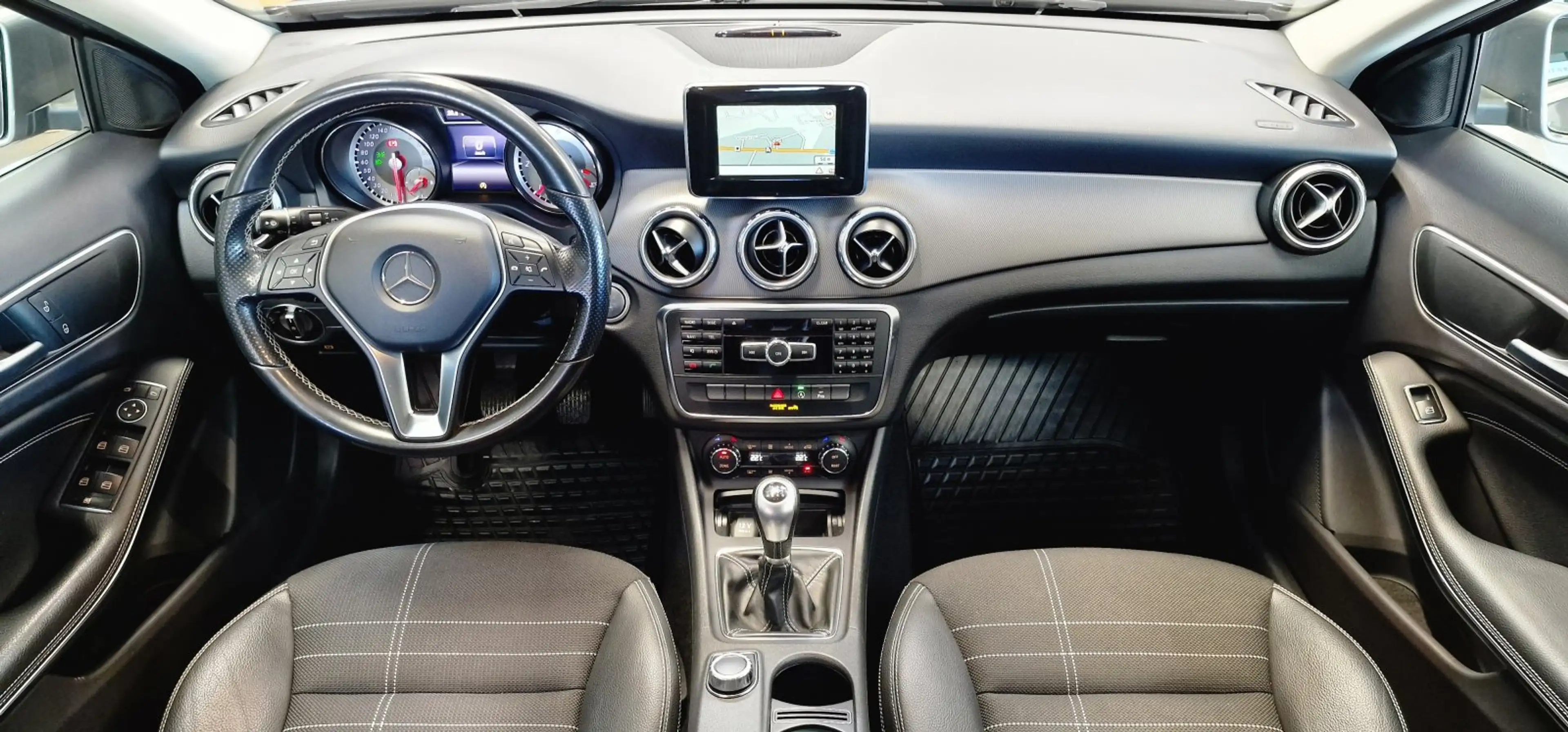 Mercedes-Benz GLA 180 CDI 1-Hand *Navi*Dachreling*18Zoll*Bi-Xenon* — photo 10