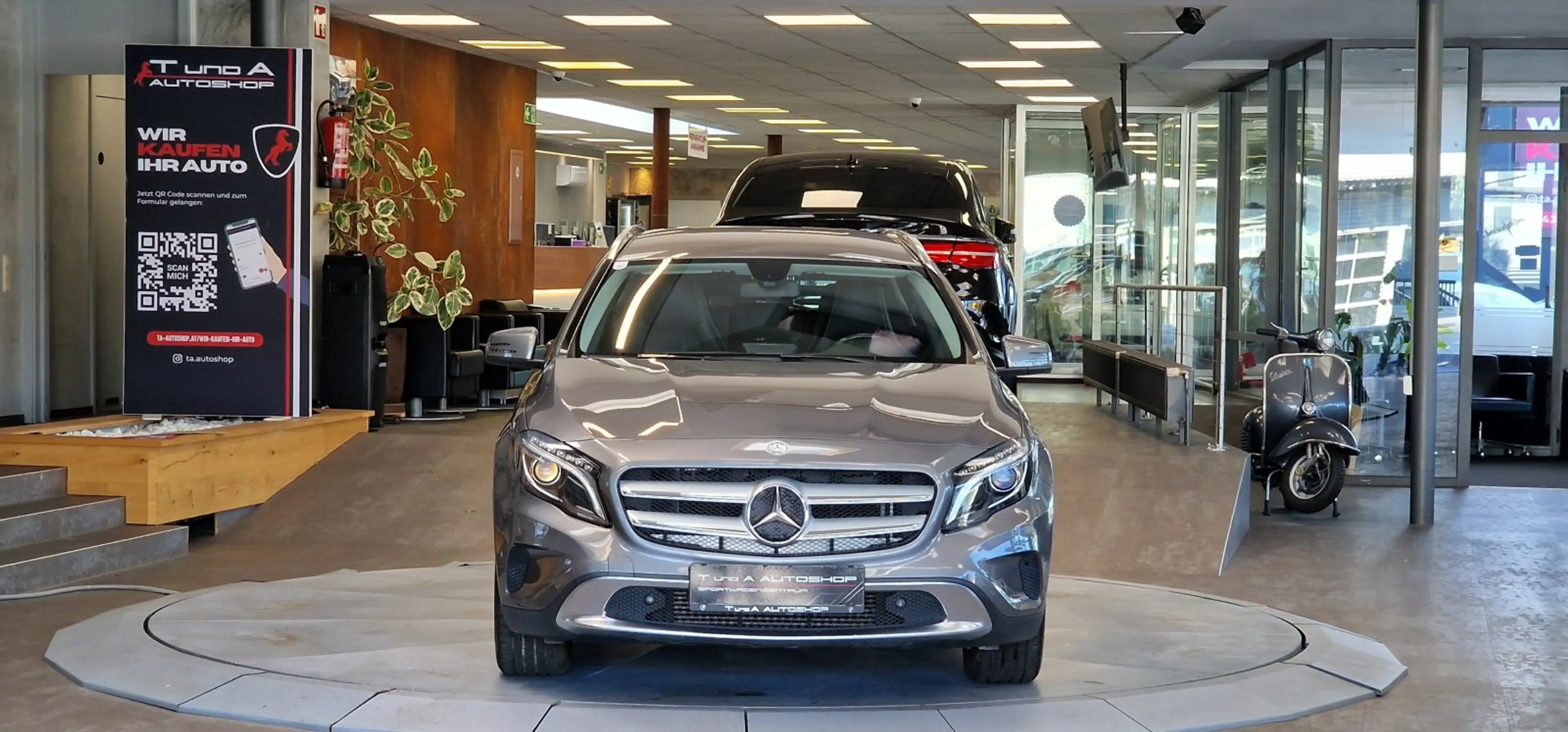 Mercedes-Benz GLA 180 CDI 1-Hand *Navi*Dachreling*18Zoll*Bi-Xenon* — photo 2