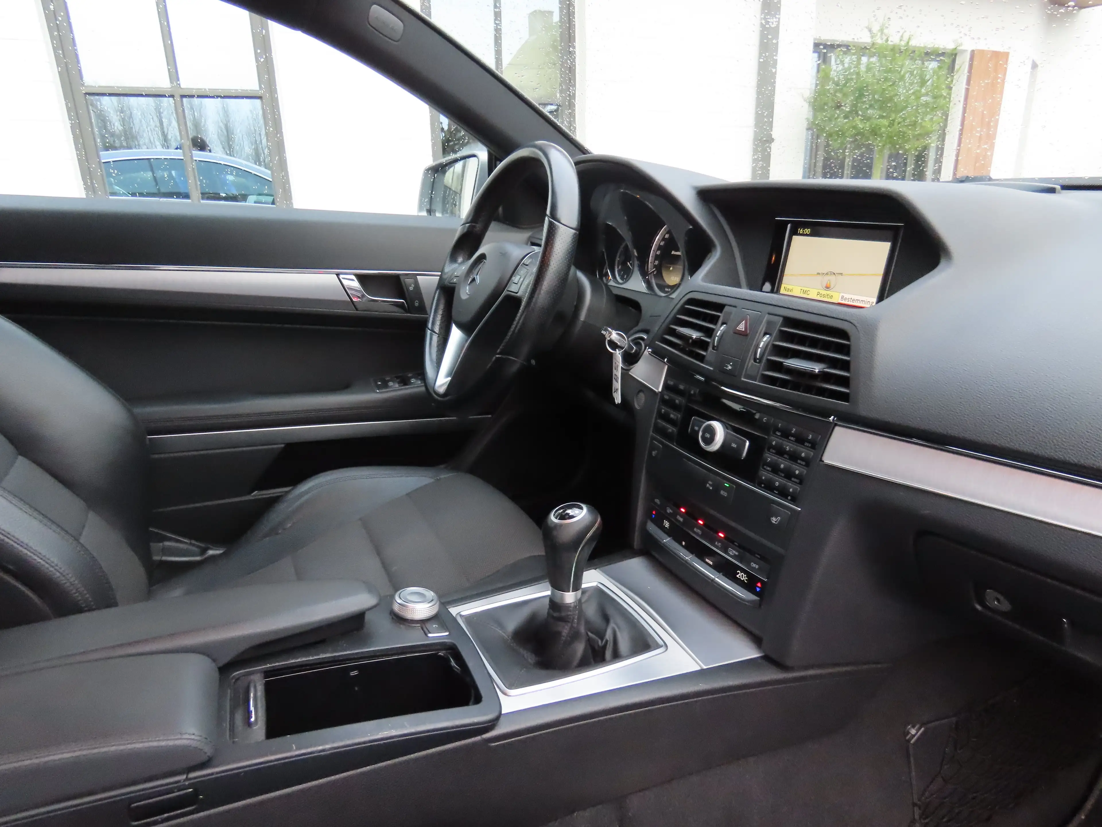 Mercedes-Benz E 220 E 220 CDI DPF Coupe BlueEFFICIENCY Elegance — photo 4