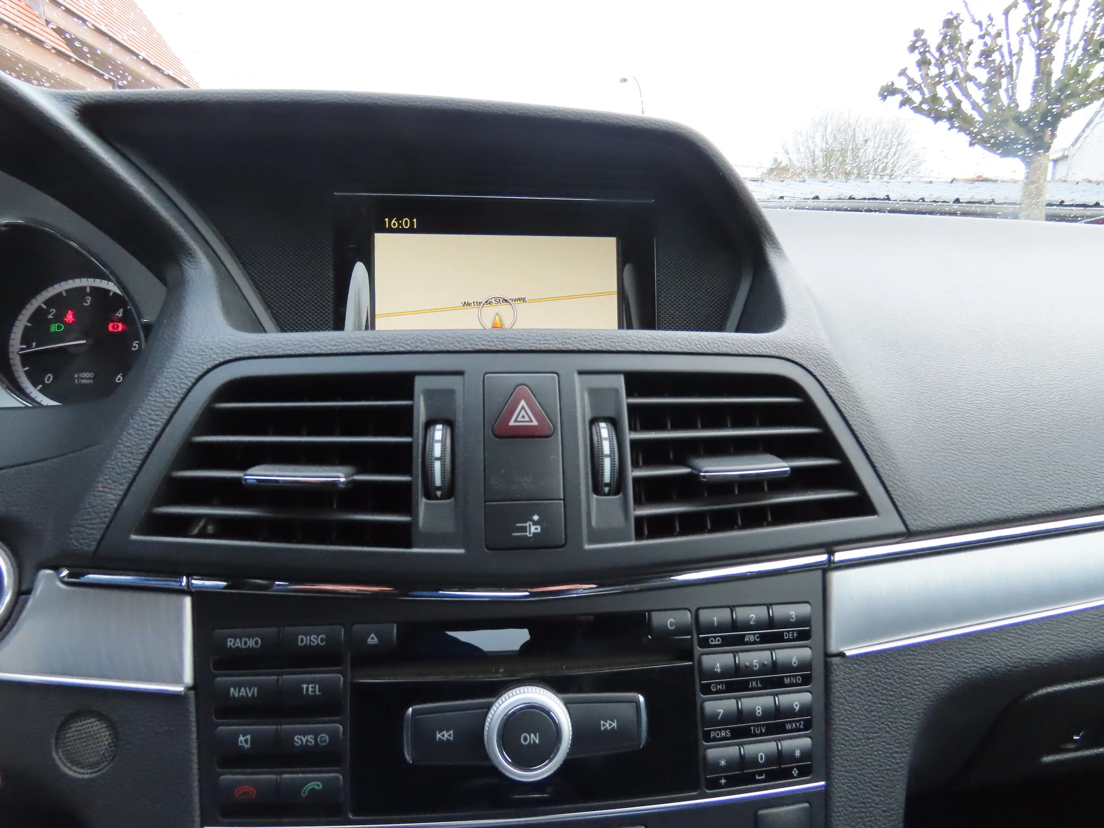 Mercedes-Benz E 220 E 220 CDI DPF Coupe BlueEFFICIENCY Elegance — photo 15