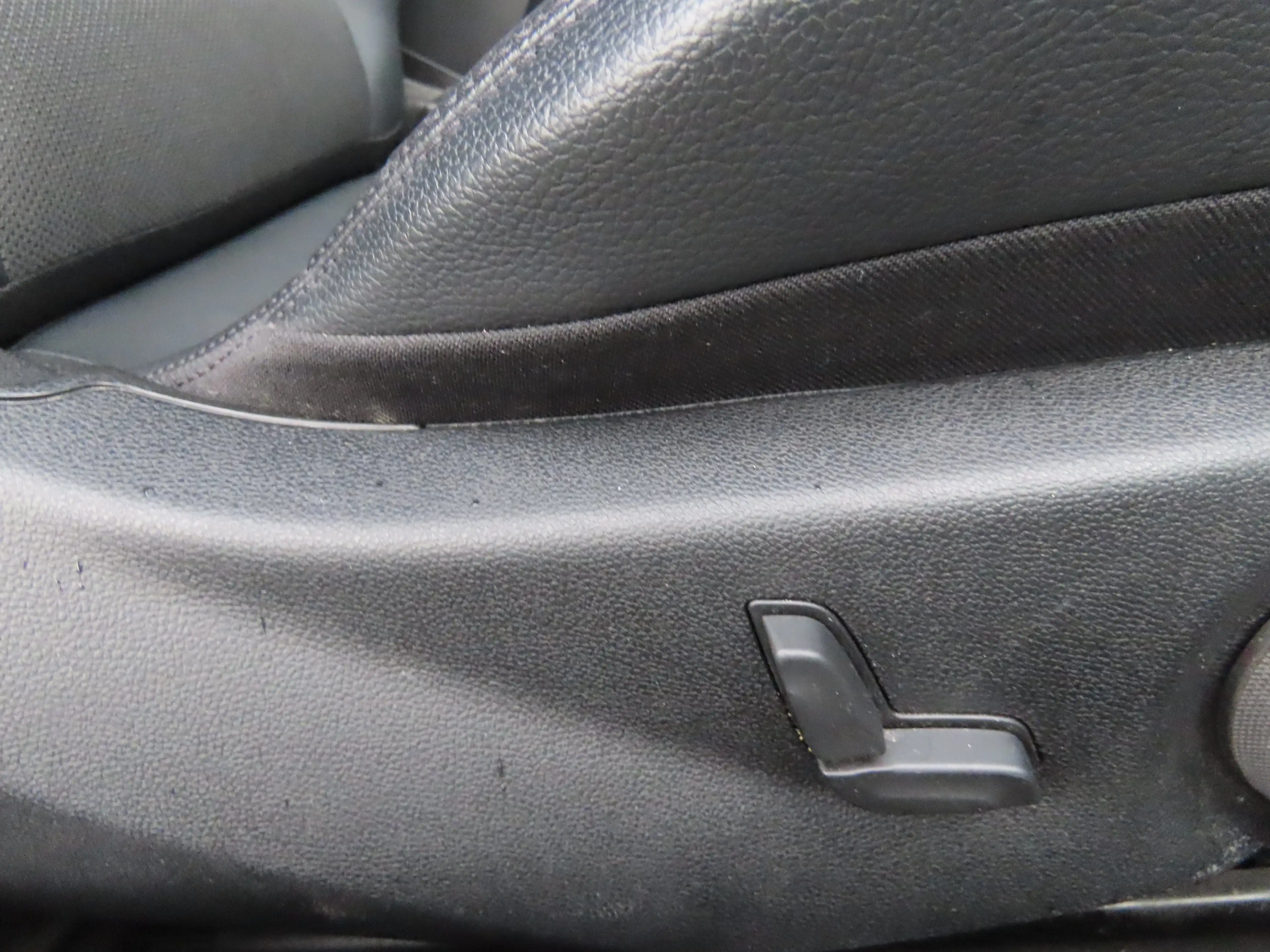 Mercedes-Benz E 220 E 220 CDI DPF Coupe BlueEFFICIENCY Elegance — photo 13