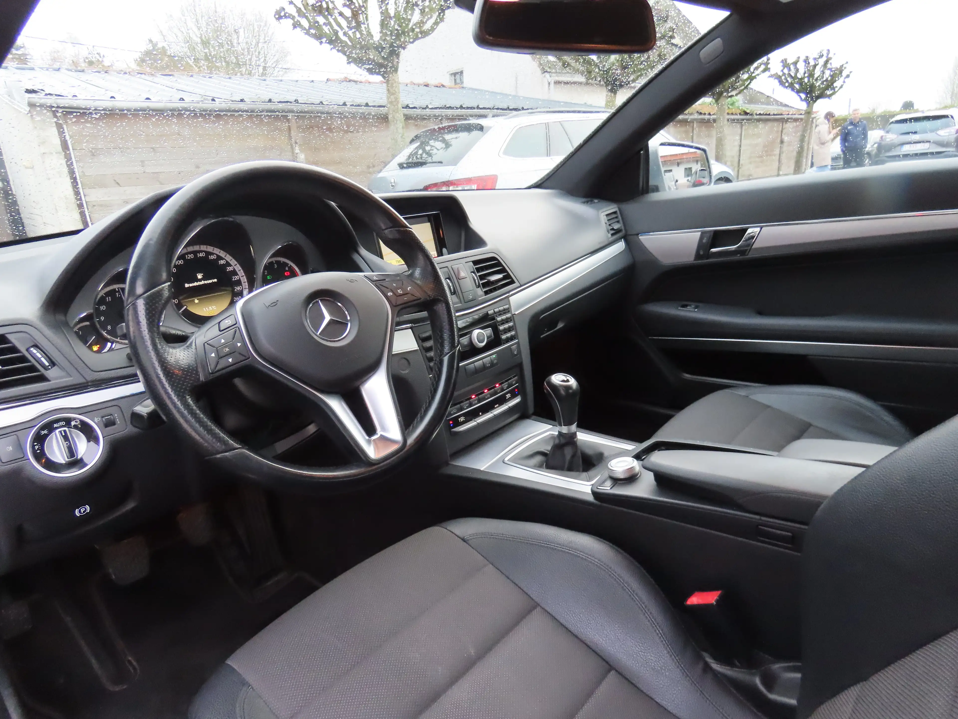 Mercedes-Benz E 220 E 220 CDI DPF Coupe BlueEFFICIENCY Elegance — photo 14