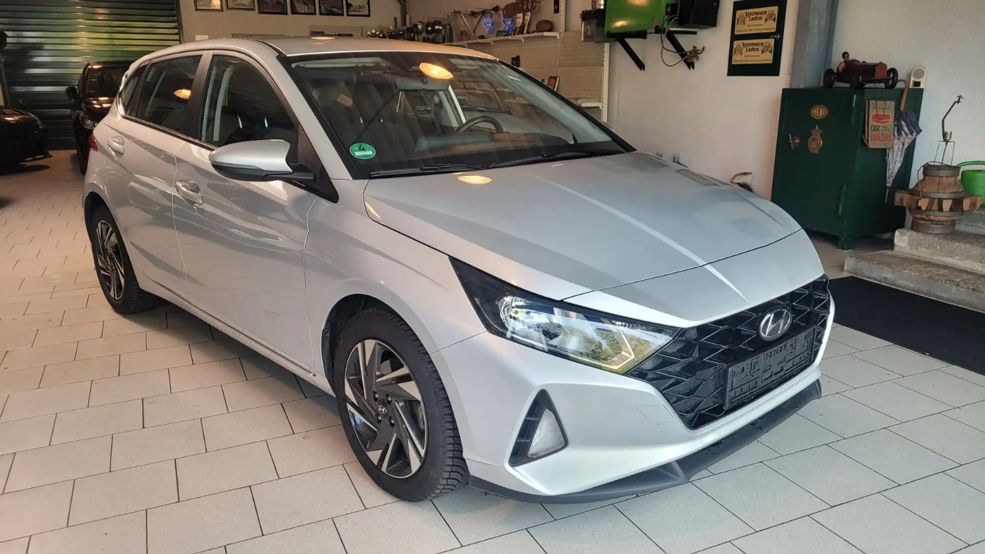 Hyundai i20 1.0 T-GDI 74kW Alu Navi LED DAB+ Kamera Silber - 1