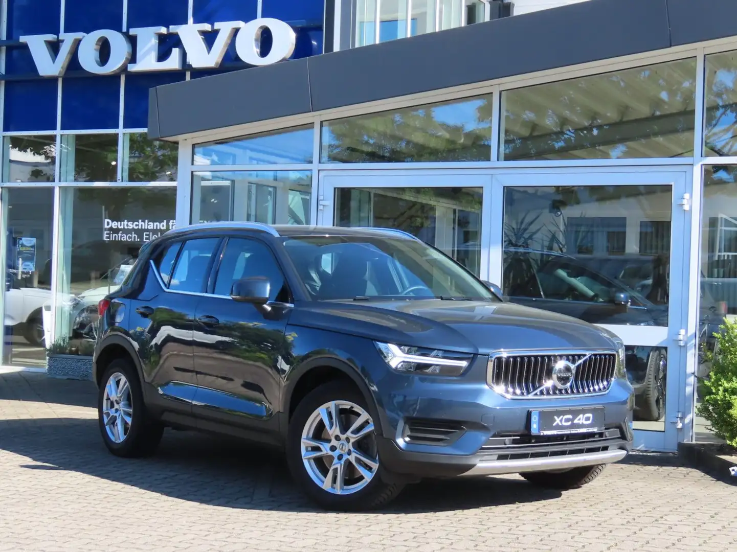 Volvo XC40 Inscription Expression Recharge Plug-In Hyb Blau - 1