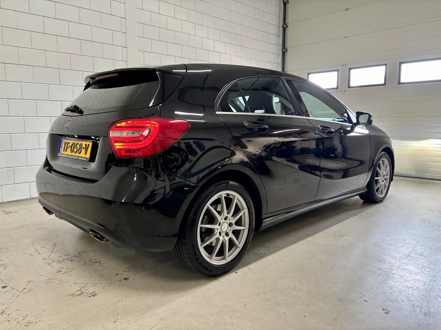 Mercedes-Benz A 180 Prestige Comfort Bj.14|Automaat|Xenon|Pdc|Navi|Vol Zwart - 2