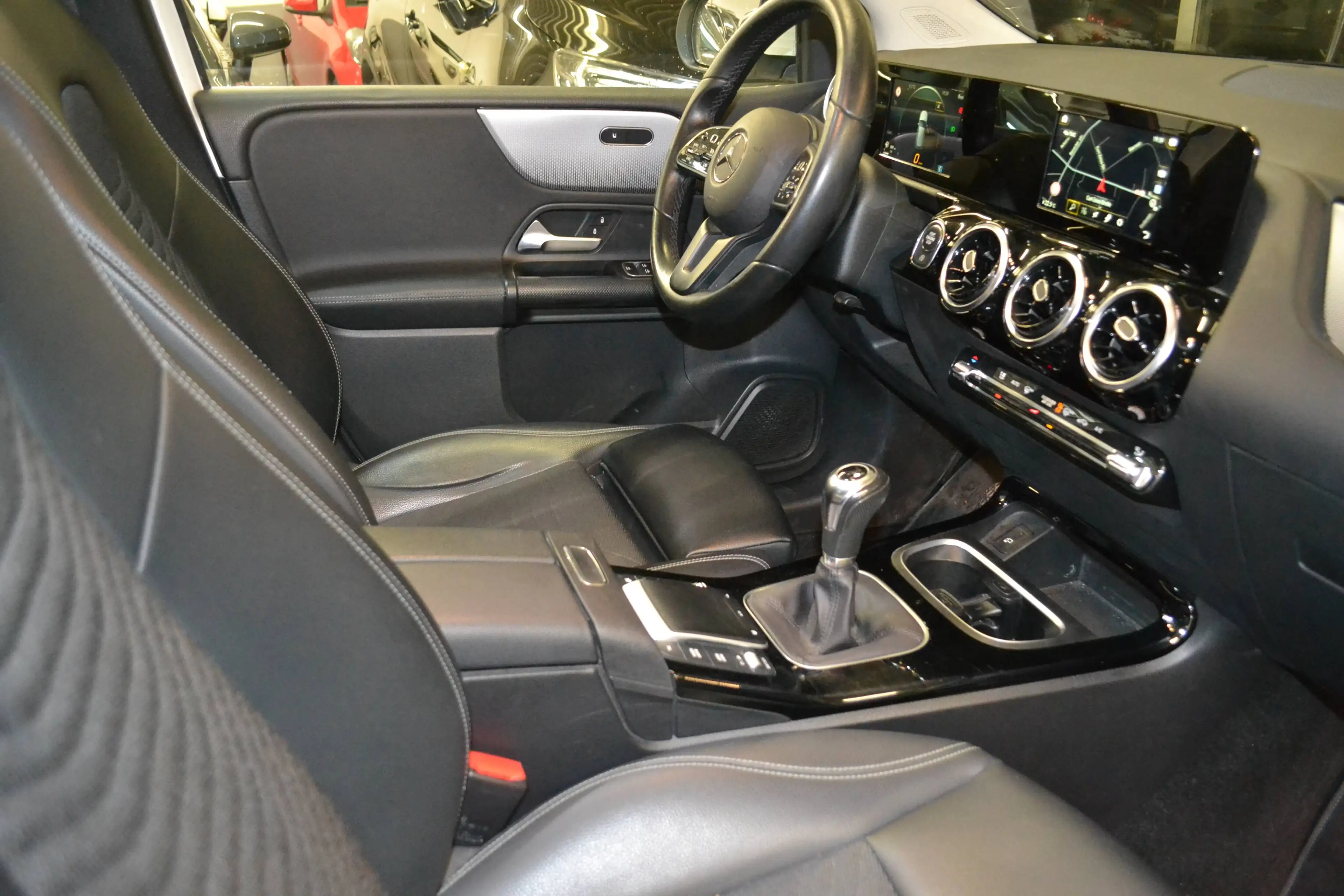 Mercedes-Benz B 180 D Style *PANORAMA*TEILLEDER*NAVIGATION*TEMPOMAT — photo 10