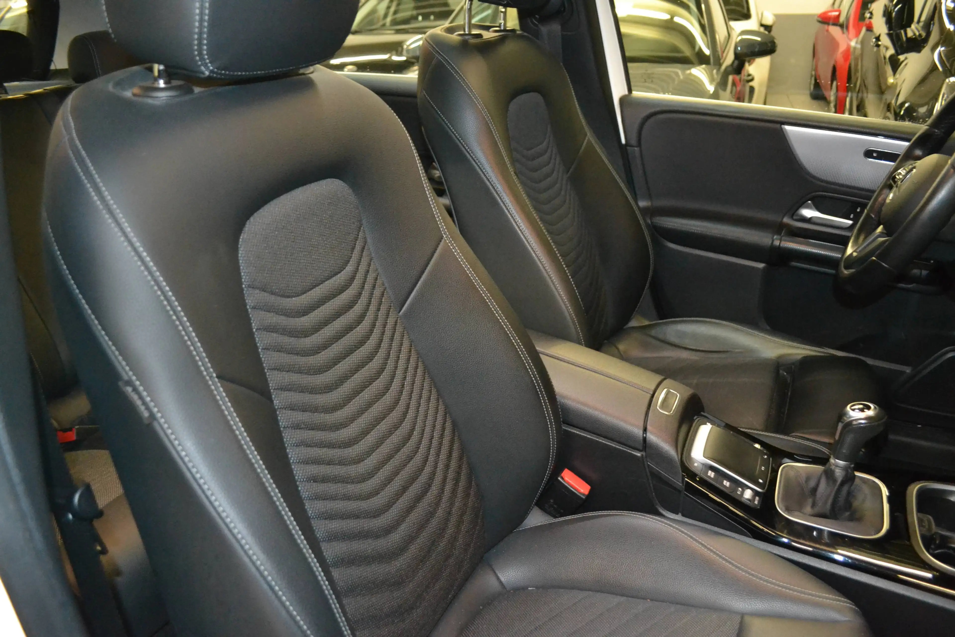 Mercedes-Benz B 180 D Style *PANORAMA*TEILLEDER*NAVIGATION*TEMPOMAT — photo 13