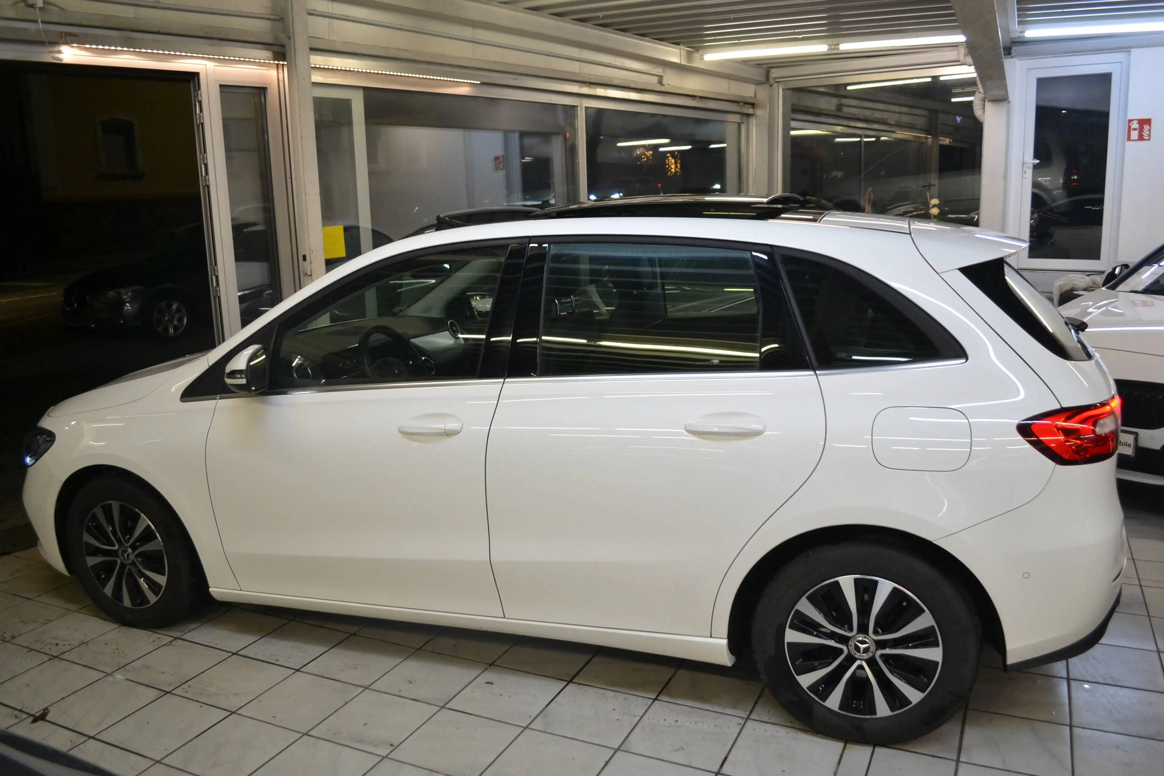Mercedes-Benz B 180 D Style *PANORAMA*TEILLEDER*NAVIGATION*TEMPOMAT — photo 7