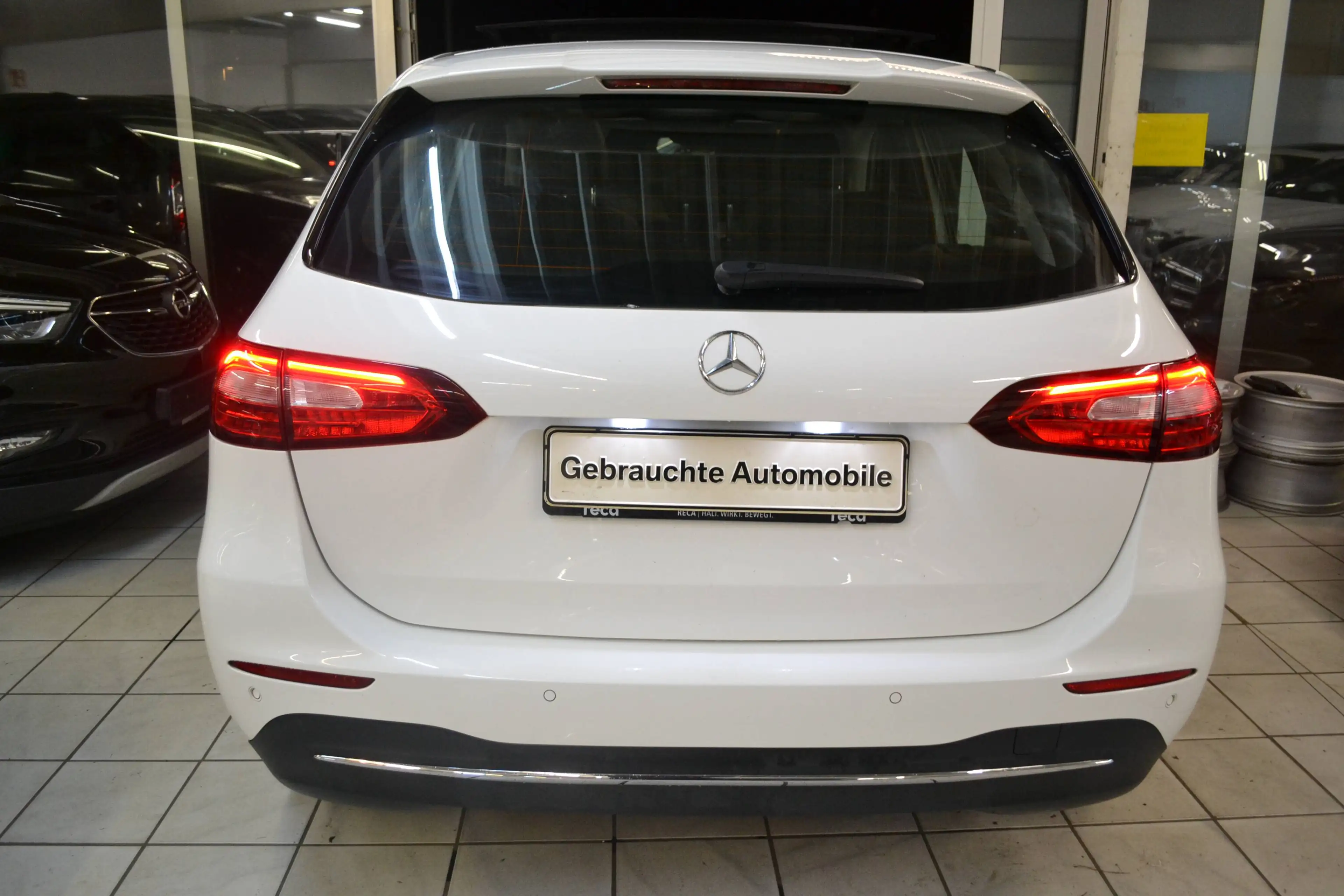 Mercedes-Benz B 180 D Style *PANORAMA*TEILLEDER*NAVIGATION*TEMPOMAT — photo 4