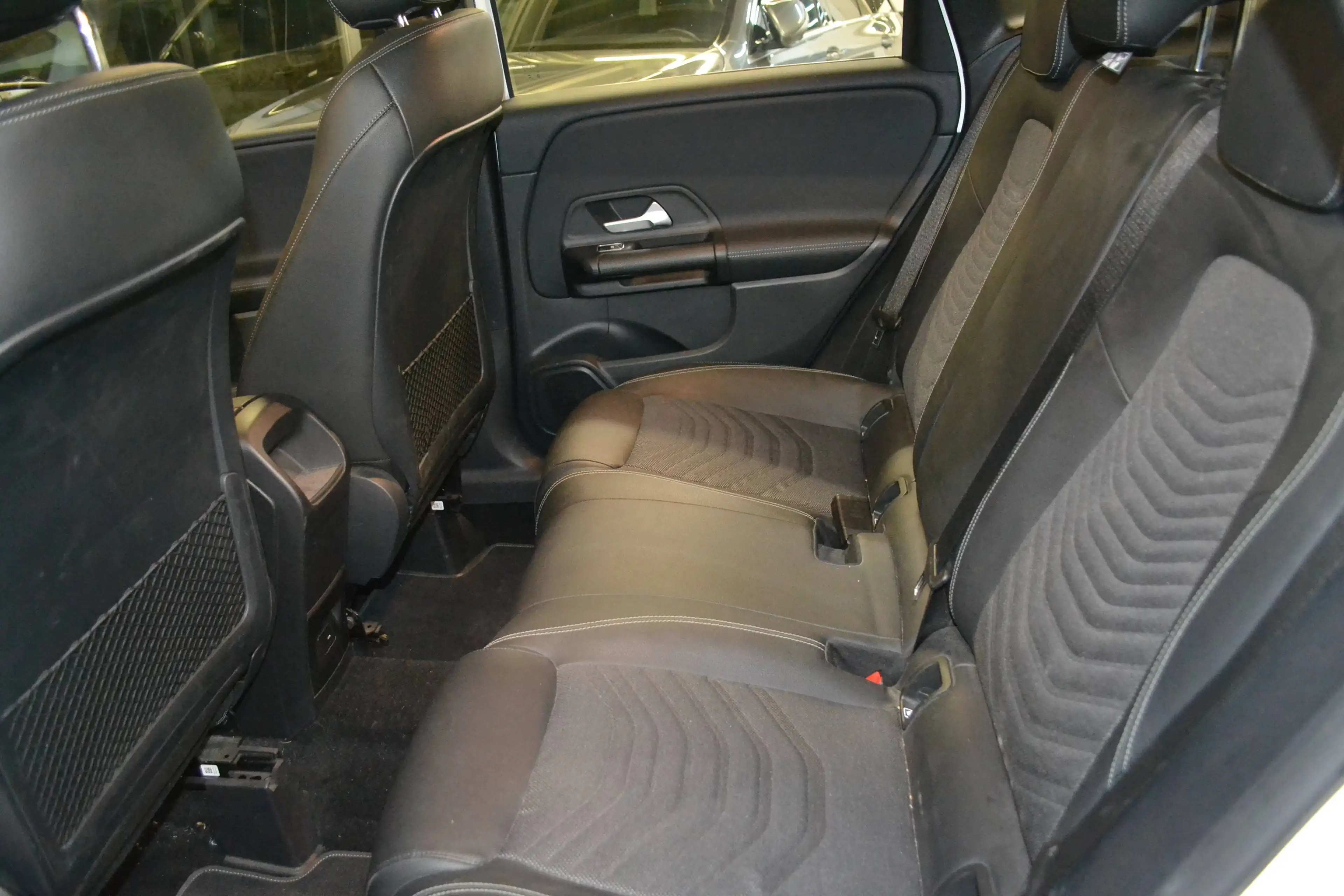 Mercedes-Benz B 180 D Style *PANORAMA*TEILLEDER*NAVIGATION*TEMPOMAT — photo 12