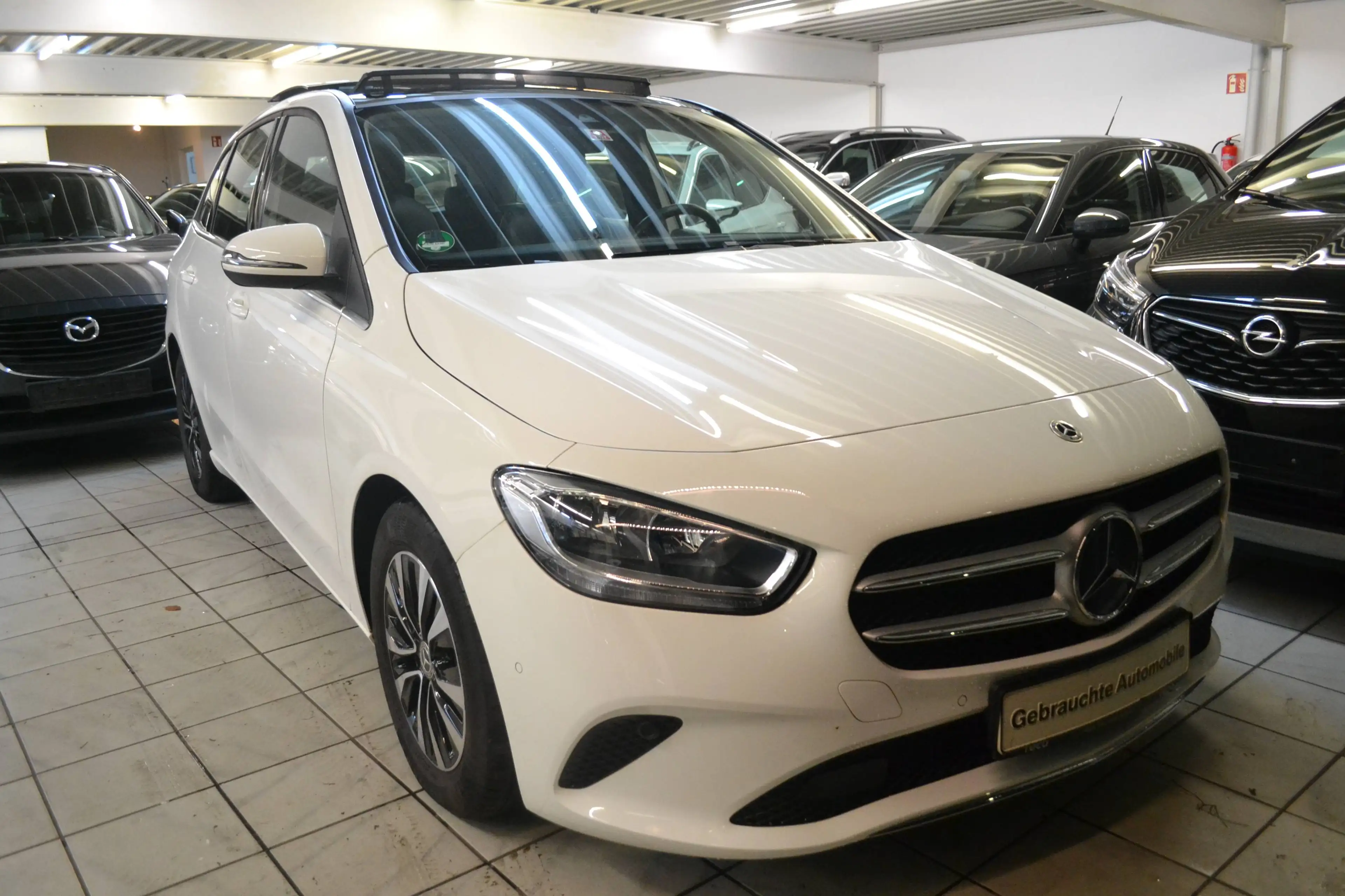 Mercedes-Benz B 180 D Style *PANORAMA*TEILLEDER*NAVIGATION*TEMPOMAT — photo 2