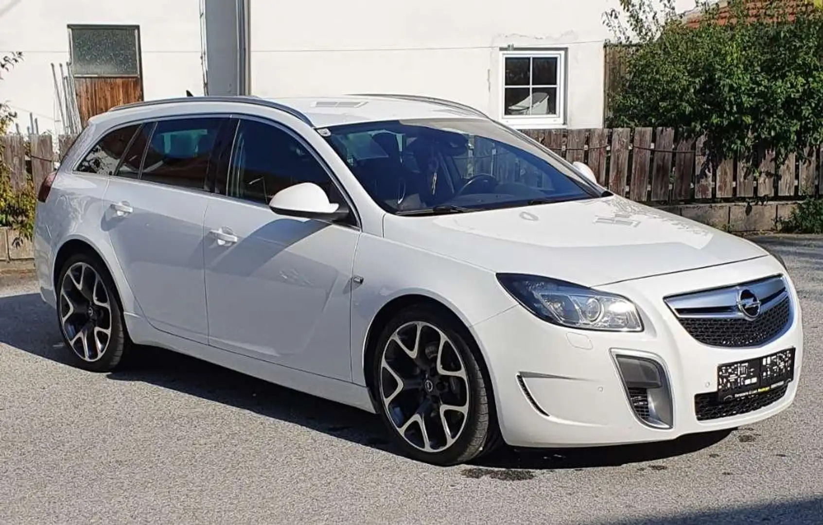 Opel Insignia Insignia ST 2,8 V6 Turbo OPC Allrad OPC Weiß - 1