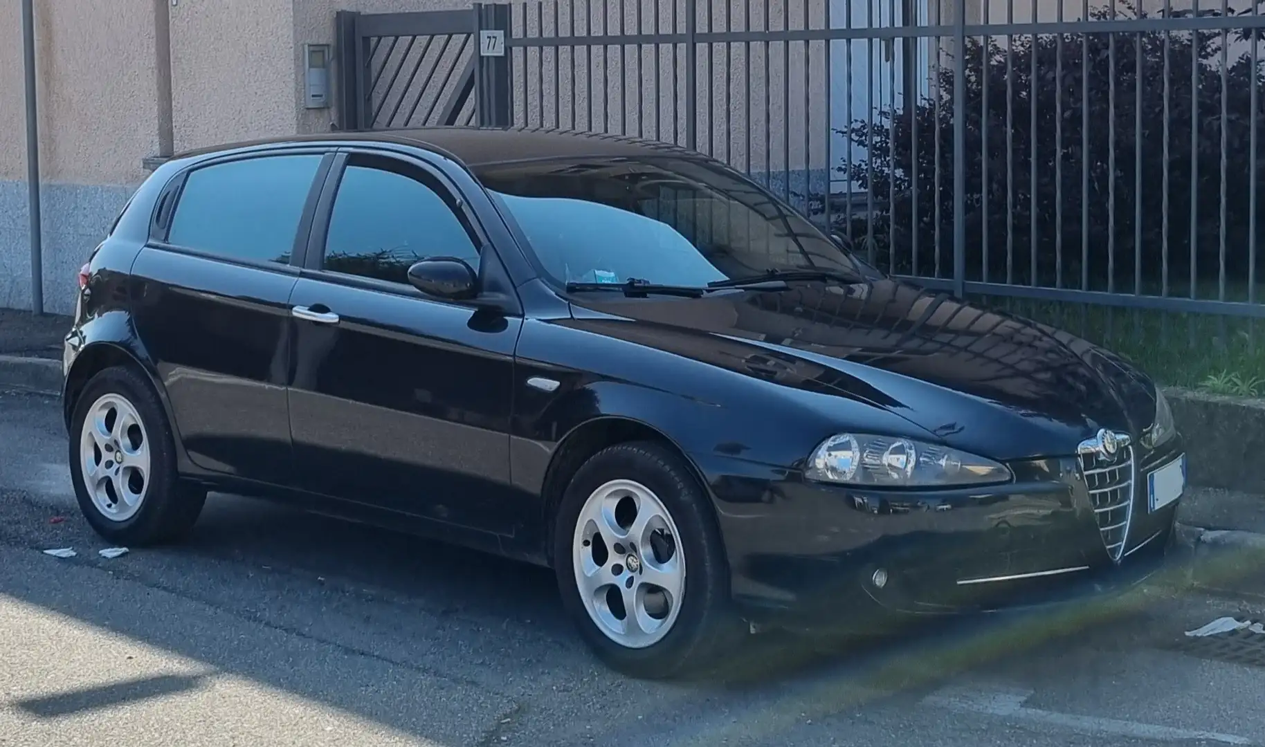 Alfa Romeo 147 5p 1.9 jtd Progression 120cv Schwarz - 1