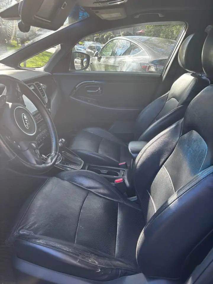 Kia Rondo снимка Kia Rondo