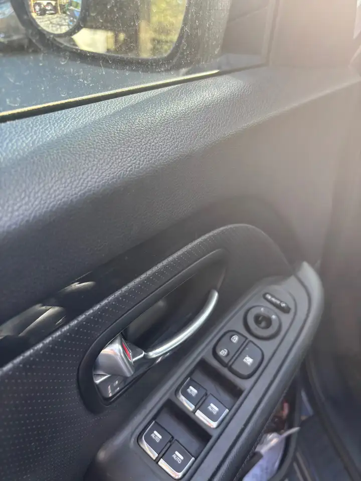 Kia Rondo снимка Kia Rondo